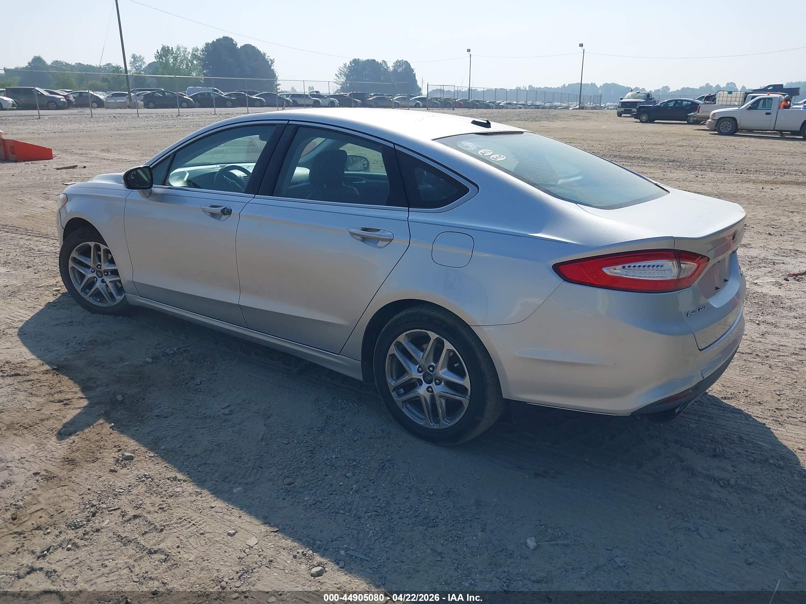 FORD FUSION image 3