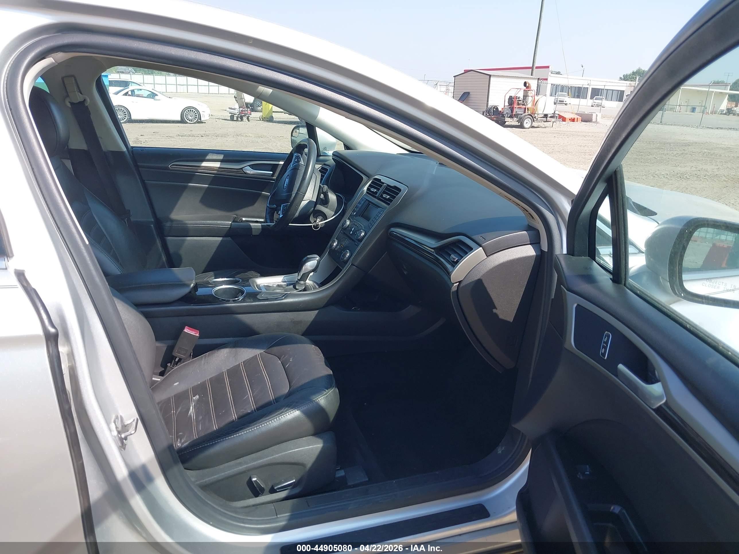 FORD FUSION image 5