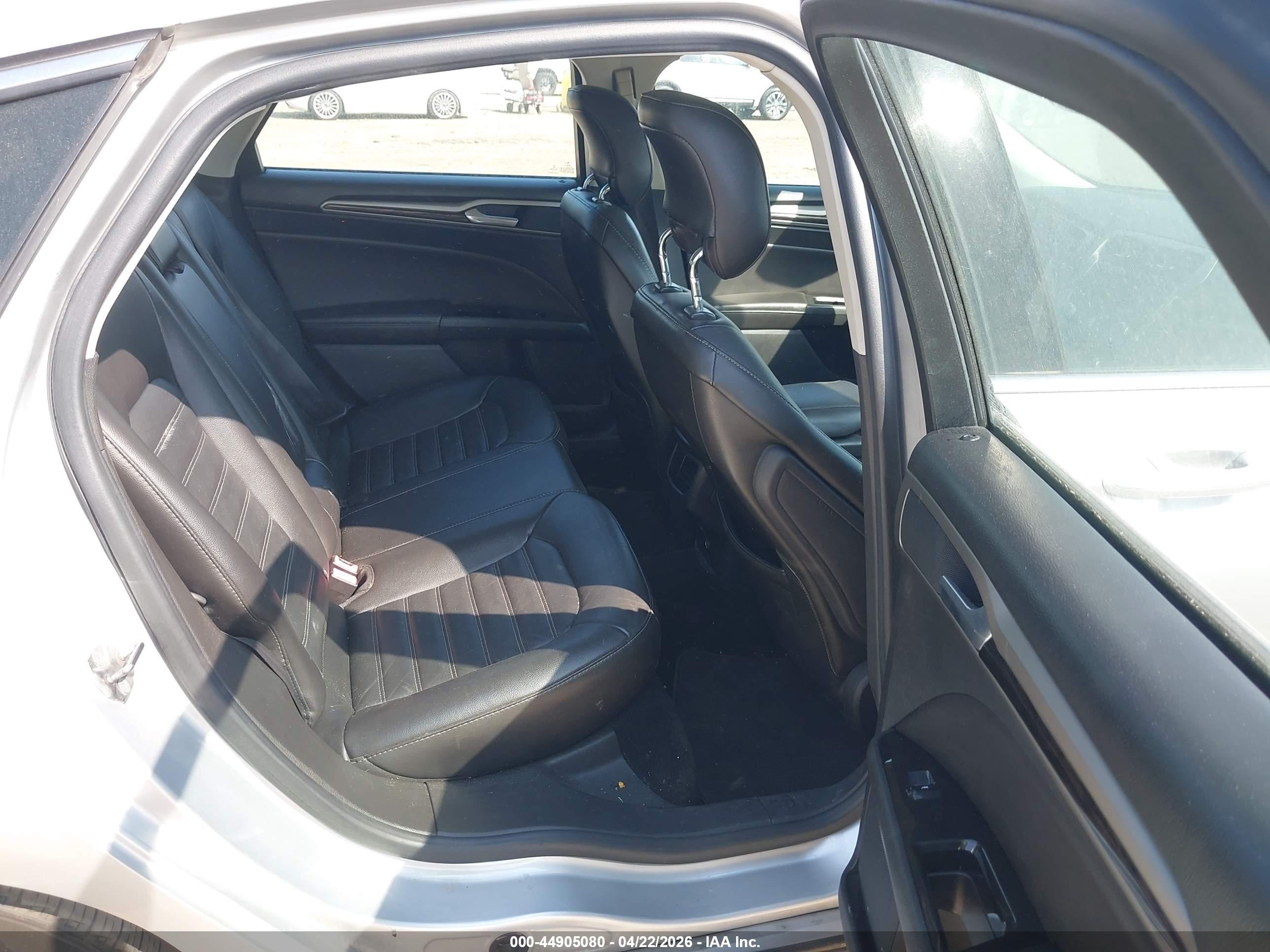 FORD FUSION image 8
