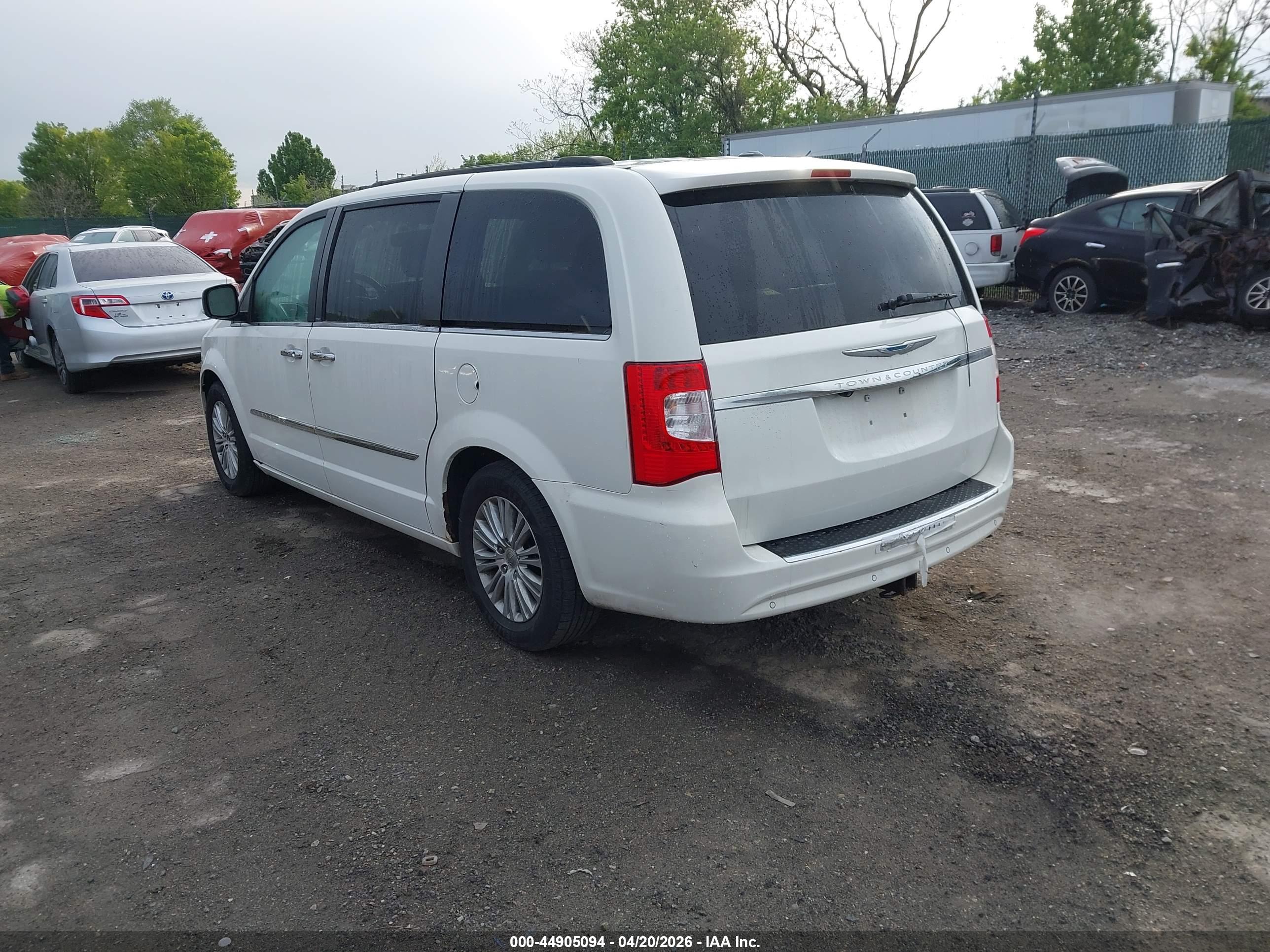 CHRYSLER TOWN image 3