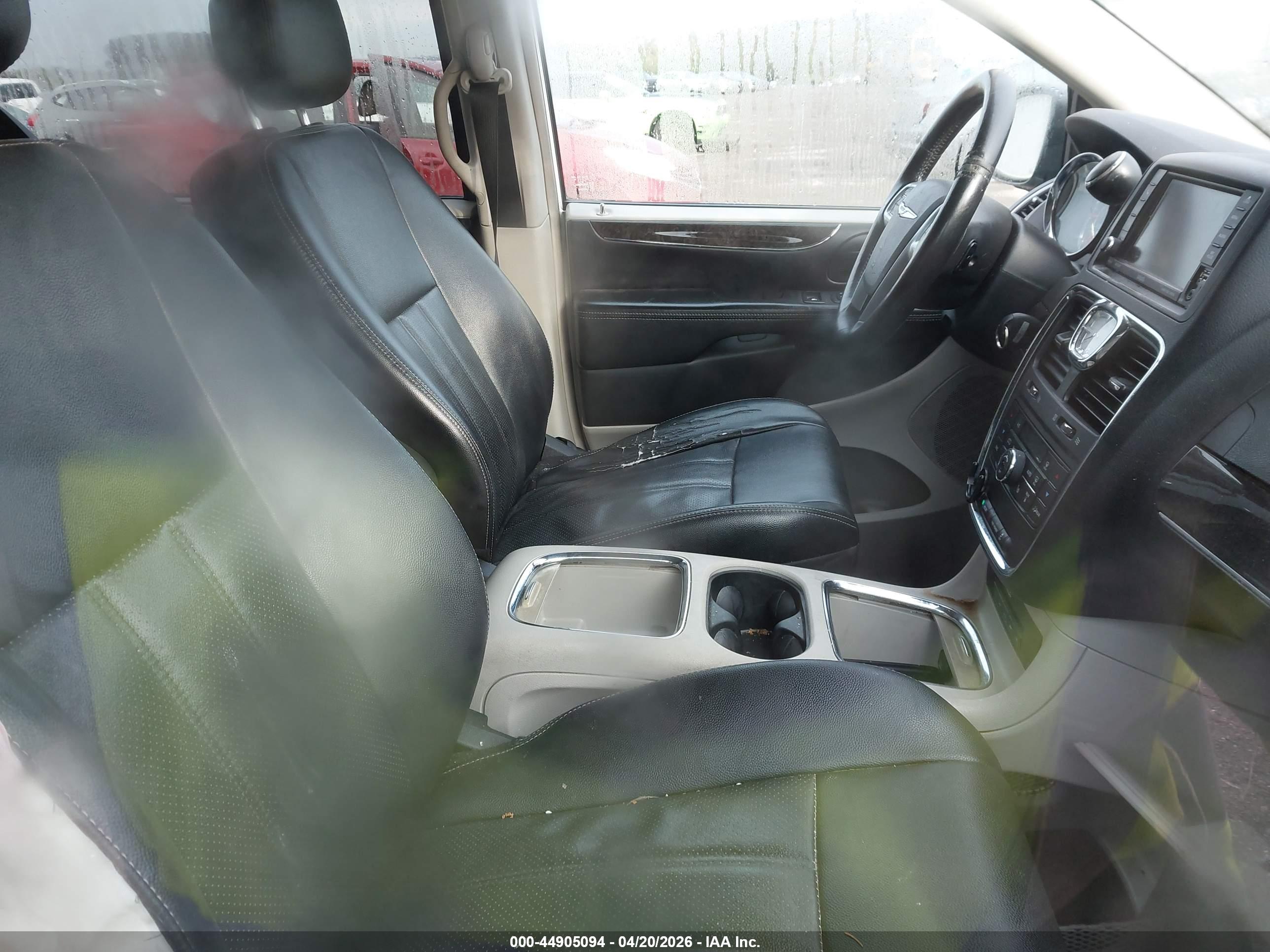 CHRYSLER TOWN image 5