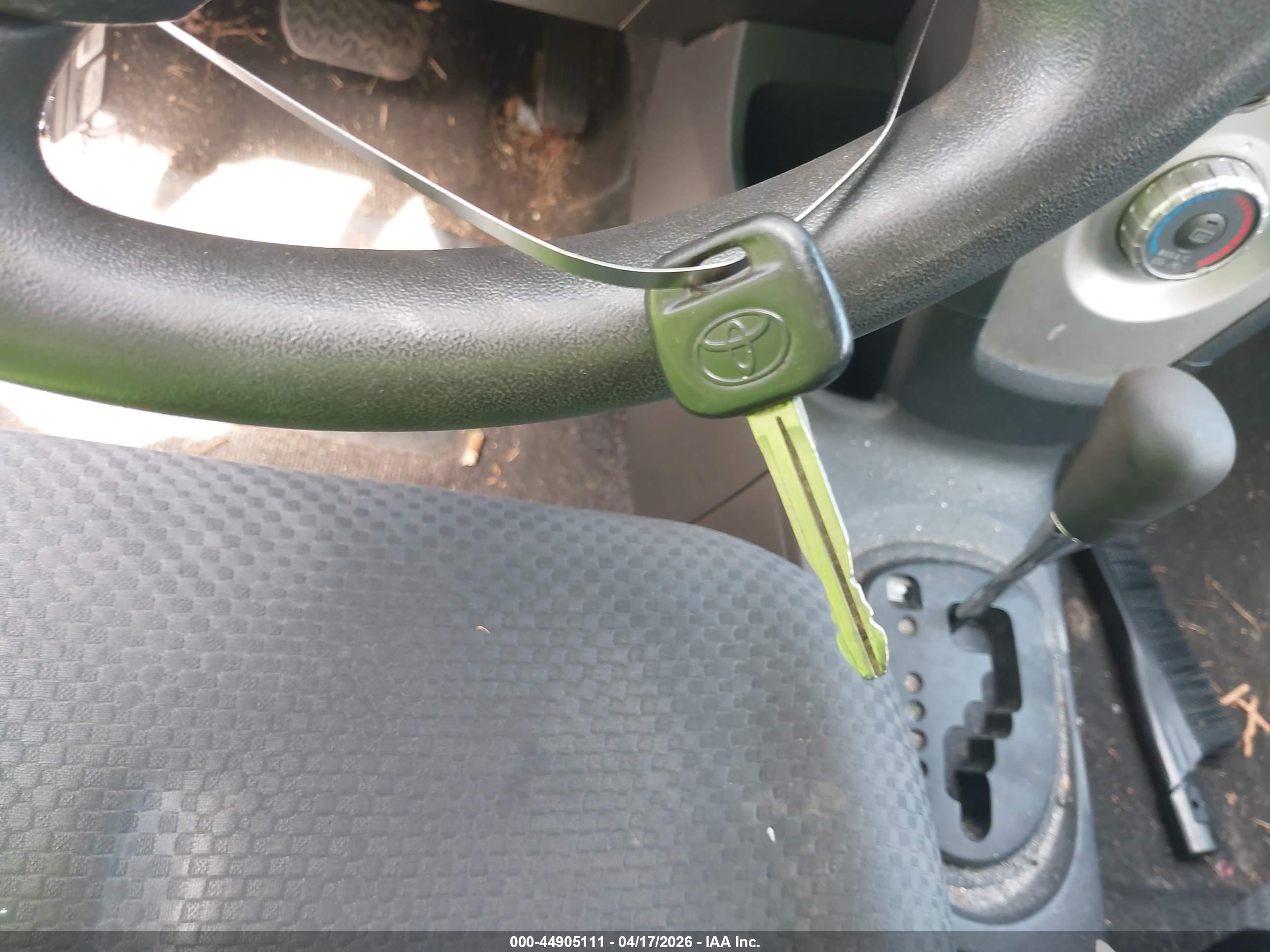 TOYOTA YARIS image 11