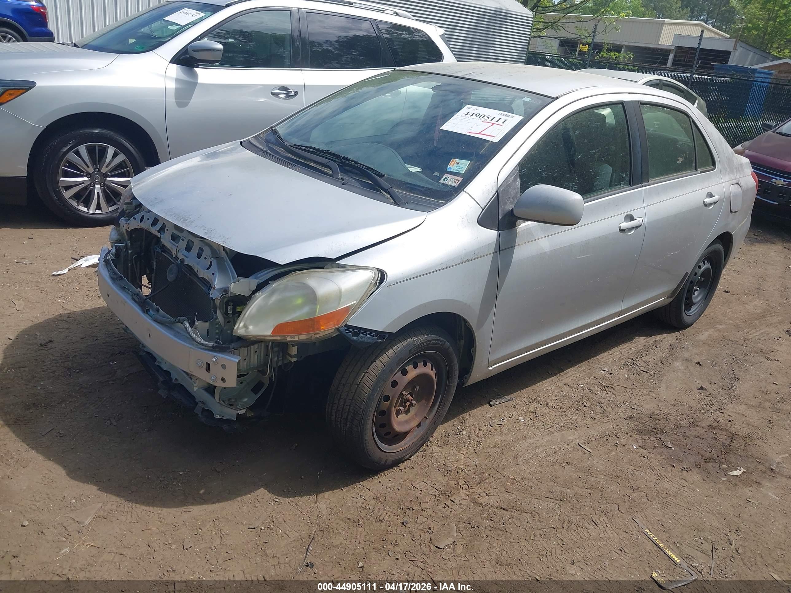 TOYOTA YARIS image 2