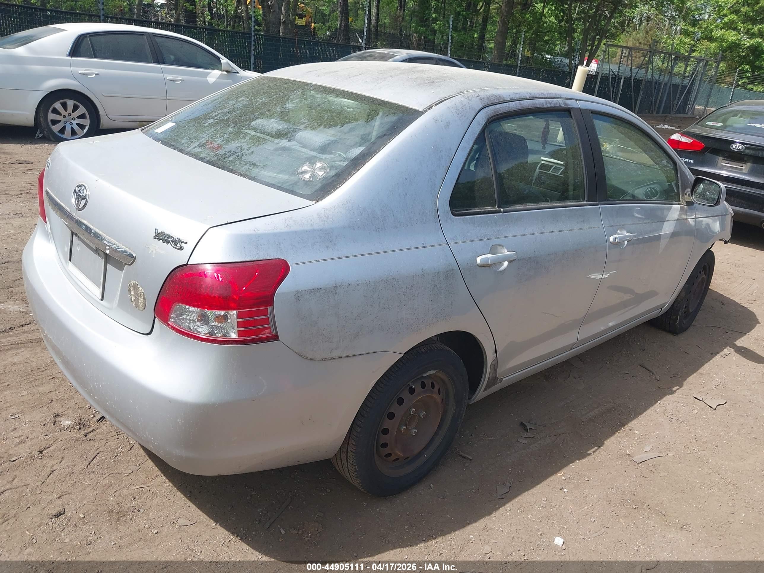 TOYOTA YARIS image 4