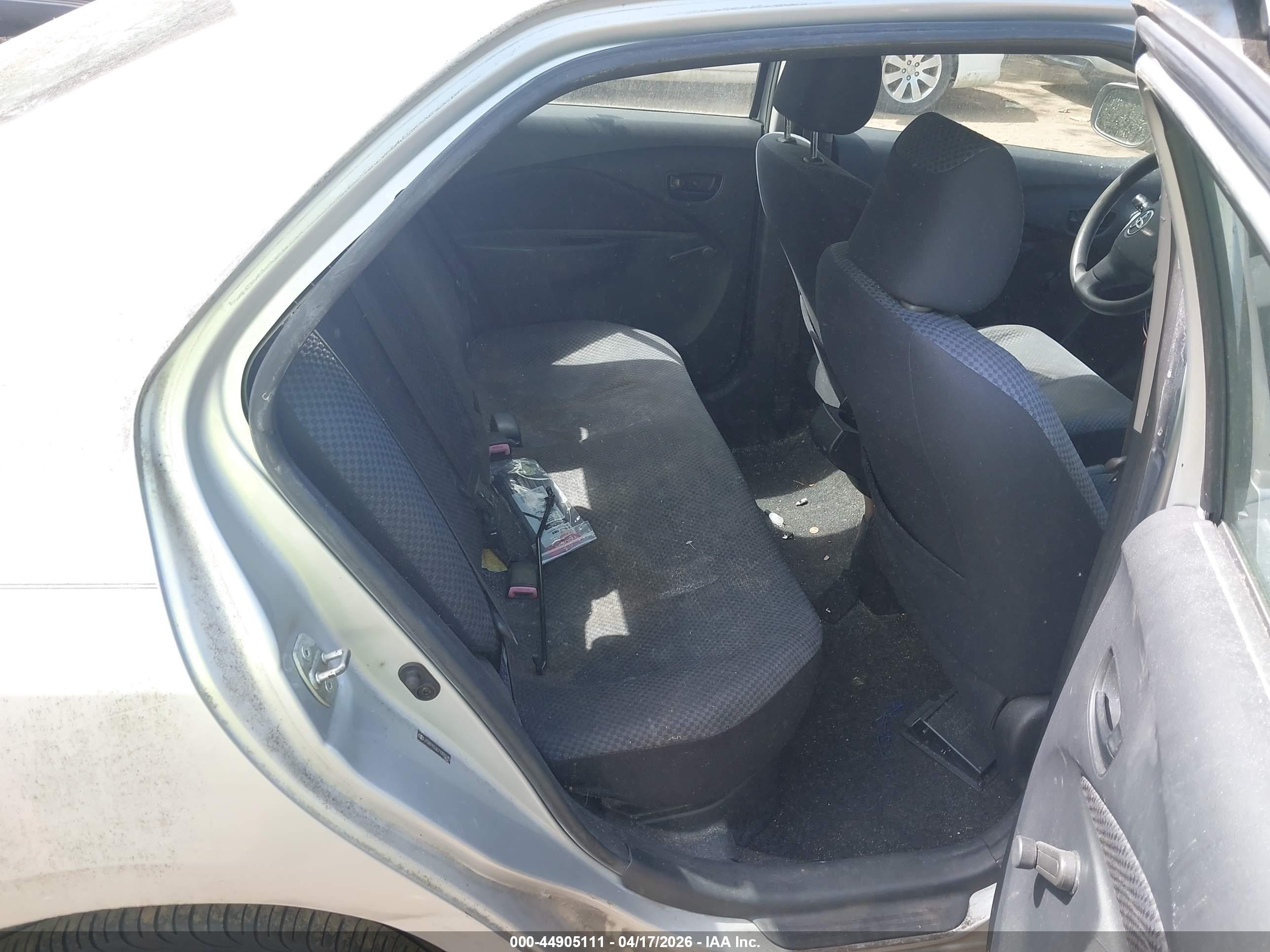 TOYOTA YARIS image 8