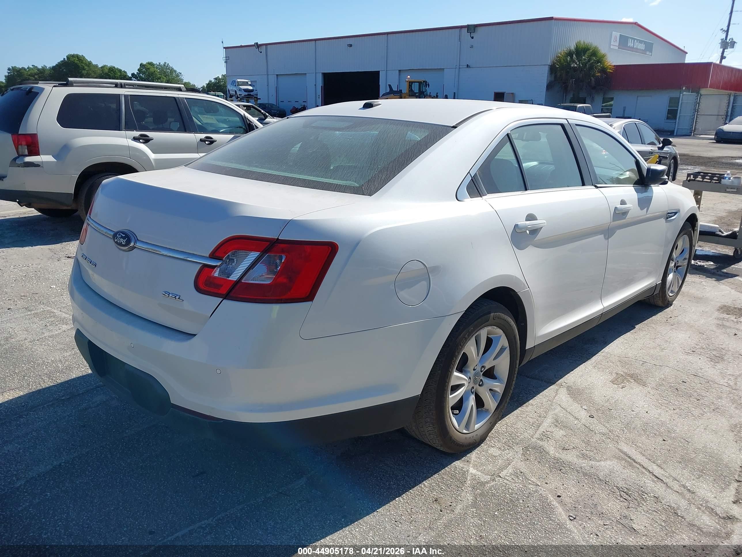 FORD TAURUS image 4