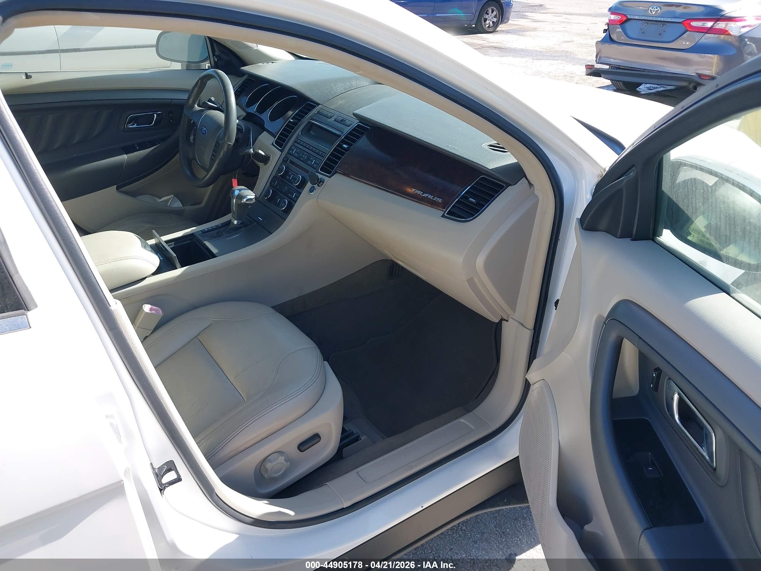 FORD TAURUS image 5