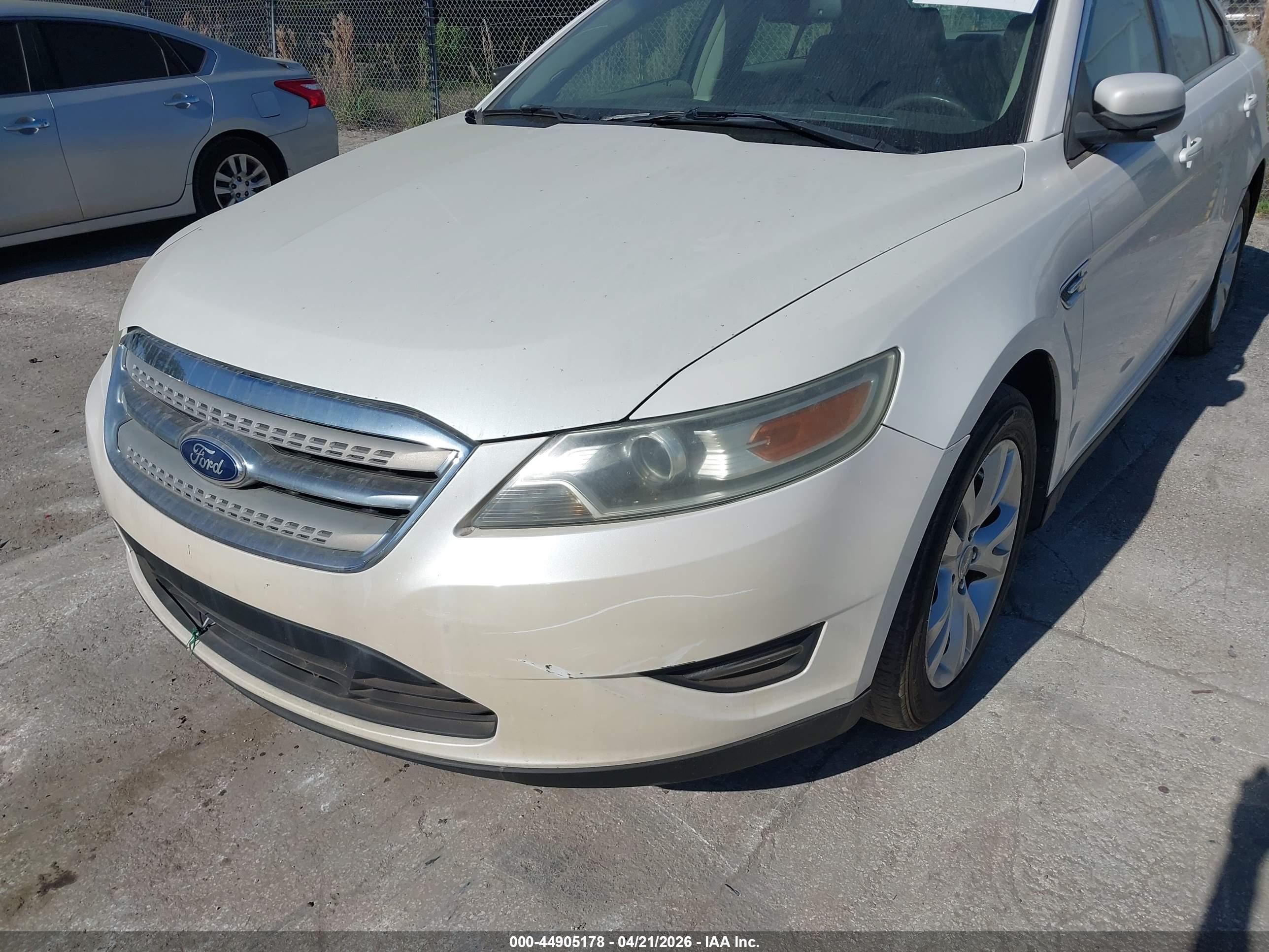 FORD TAURUS image 6