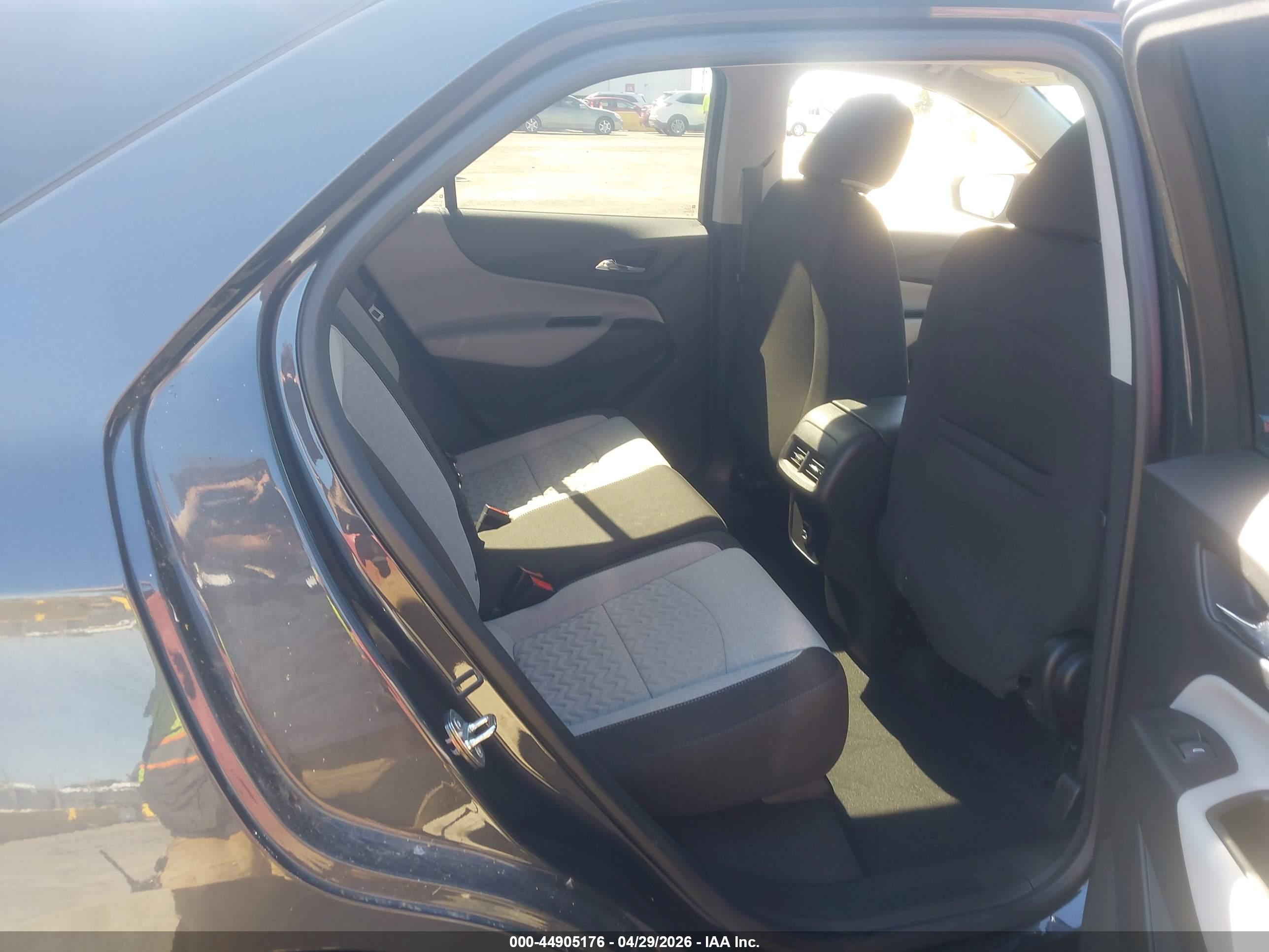 CHEVROLET EQUINOX image 8
