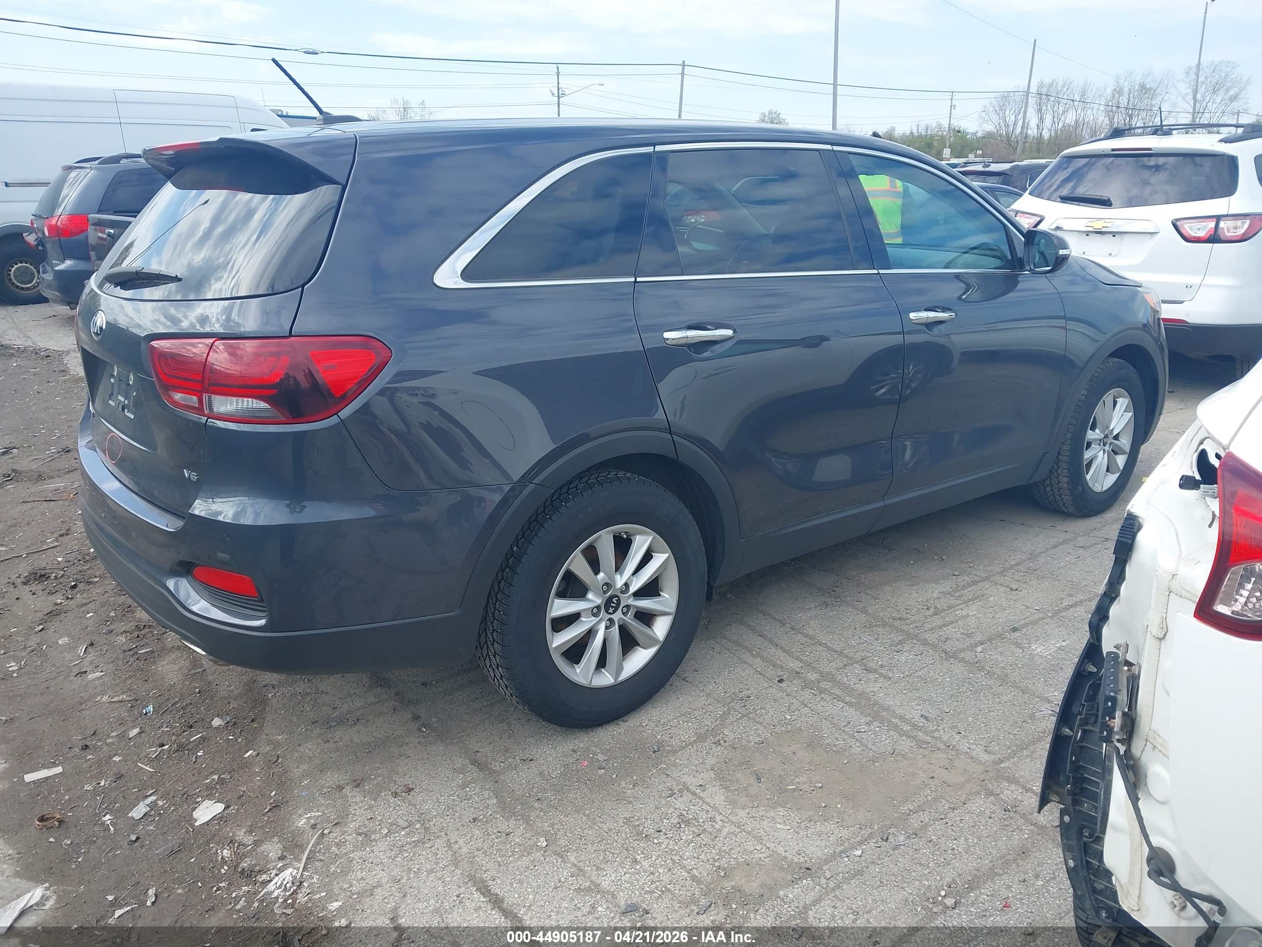 KIA SORENTO image 4