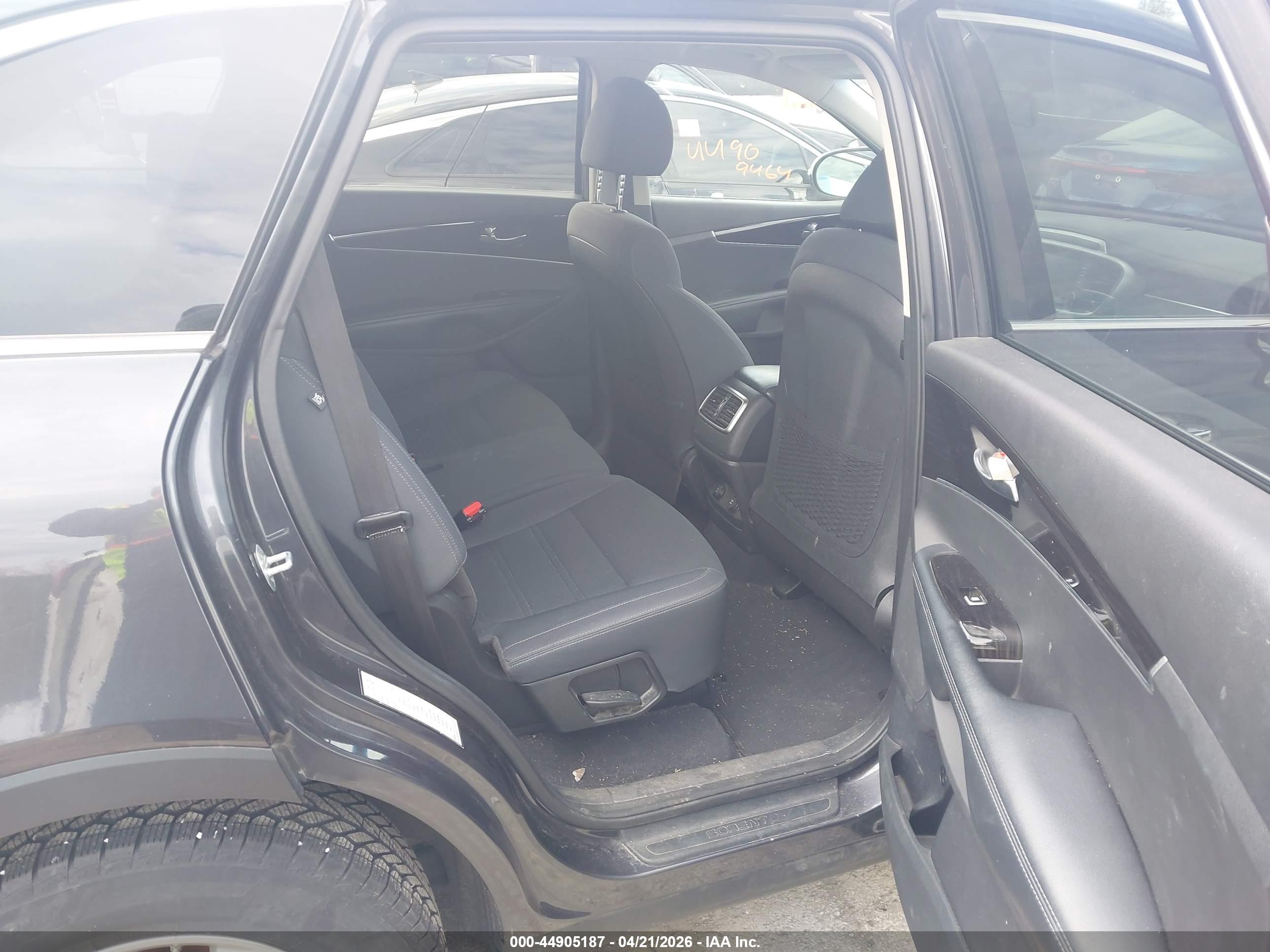 KIA SORENTO image 8