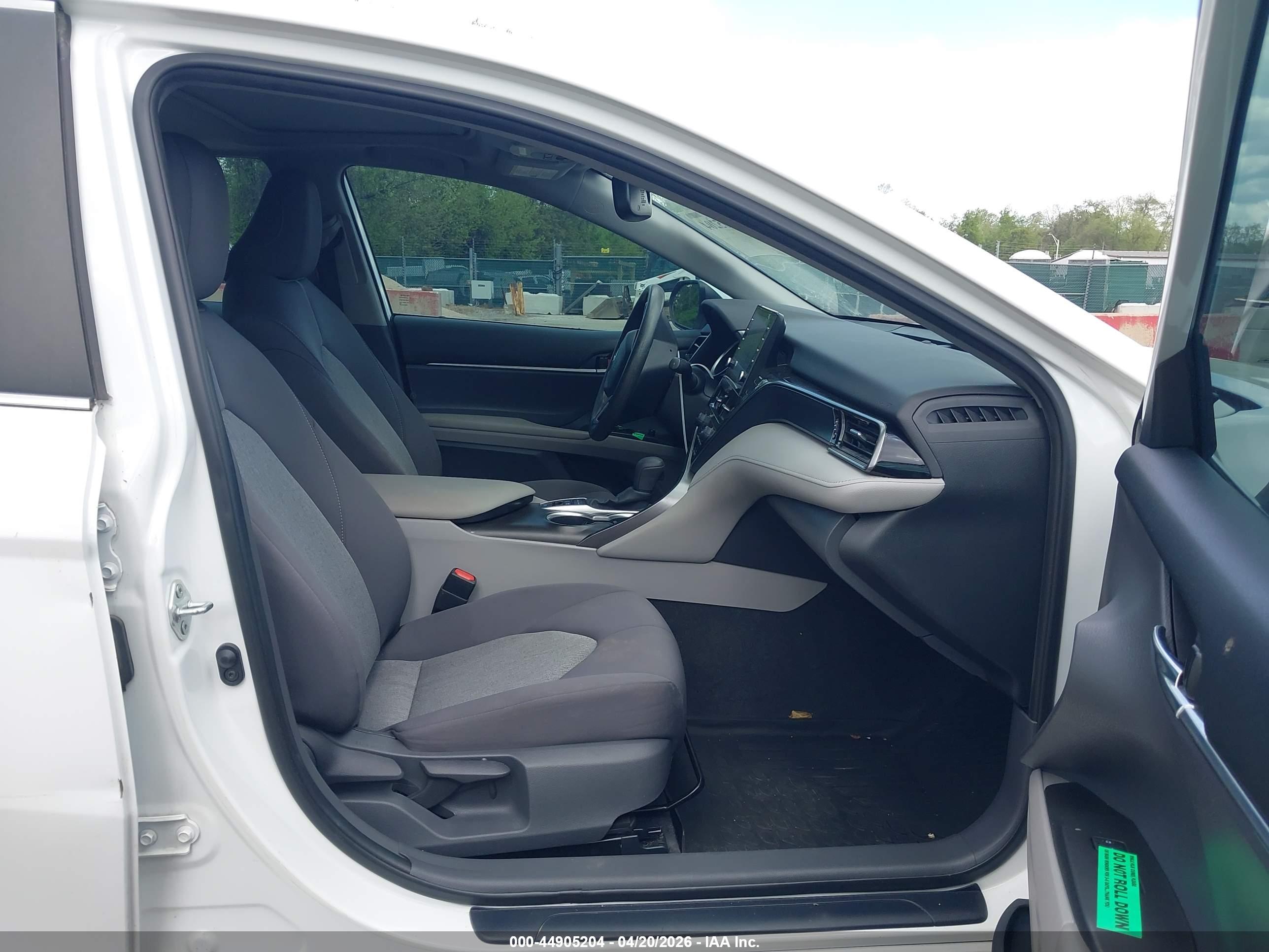 TOYOTA CAMRY image 5