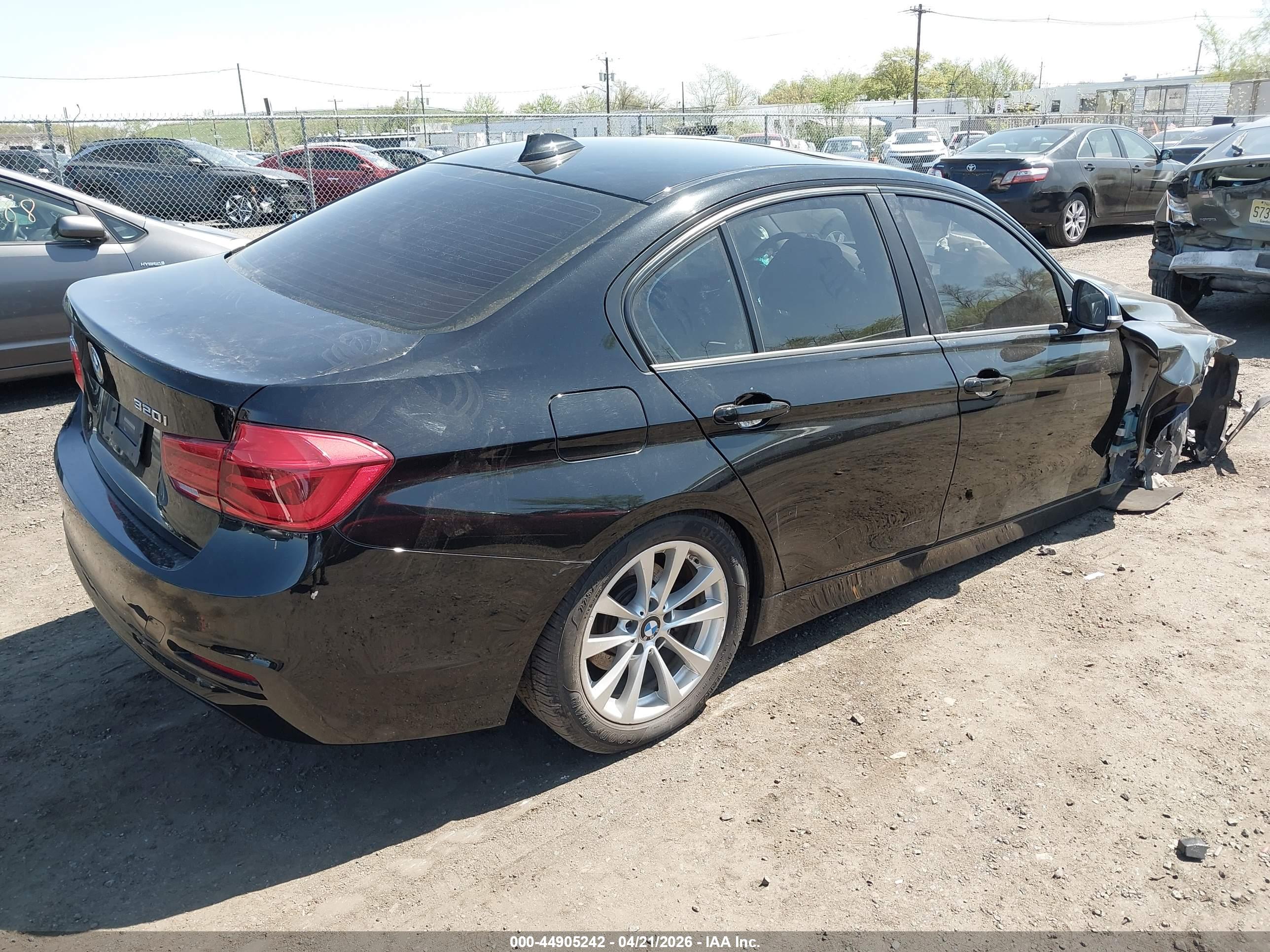 BMW 320I image 4