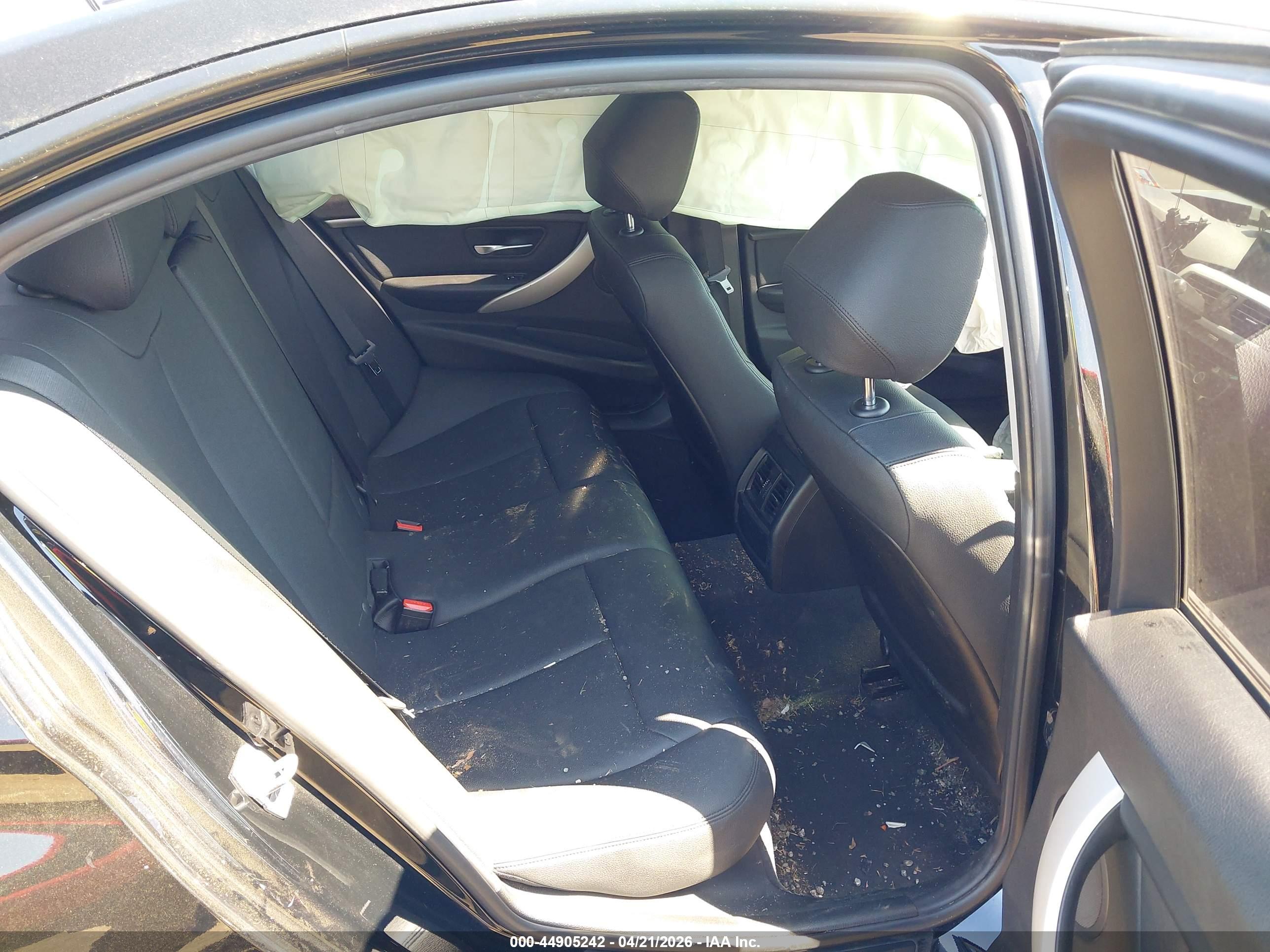 BMW 320I image 8