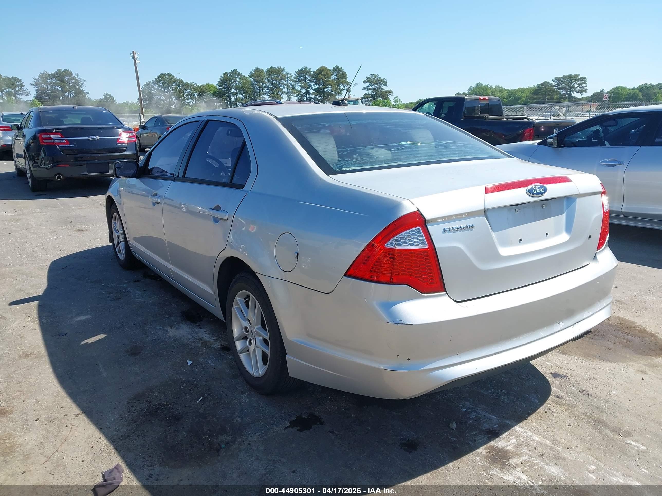 FORD FUSION image 3