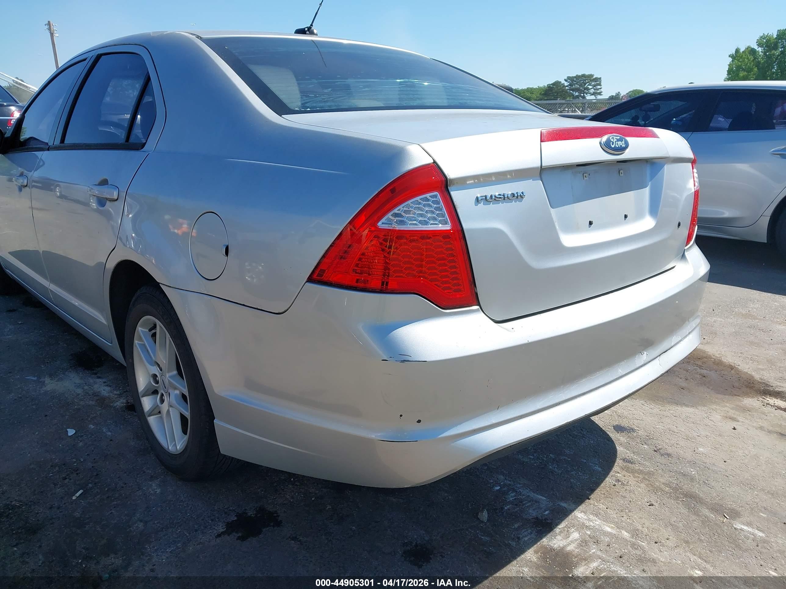 FORD FUSION image 6