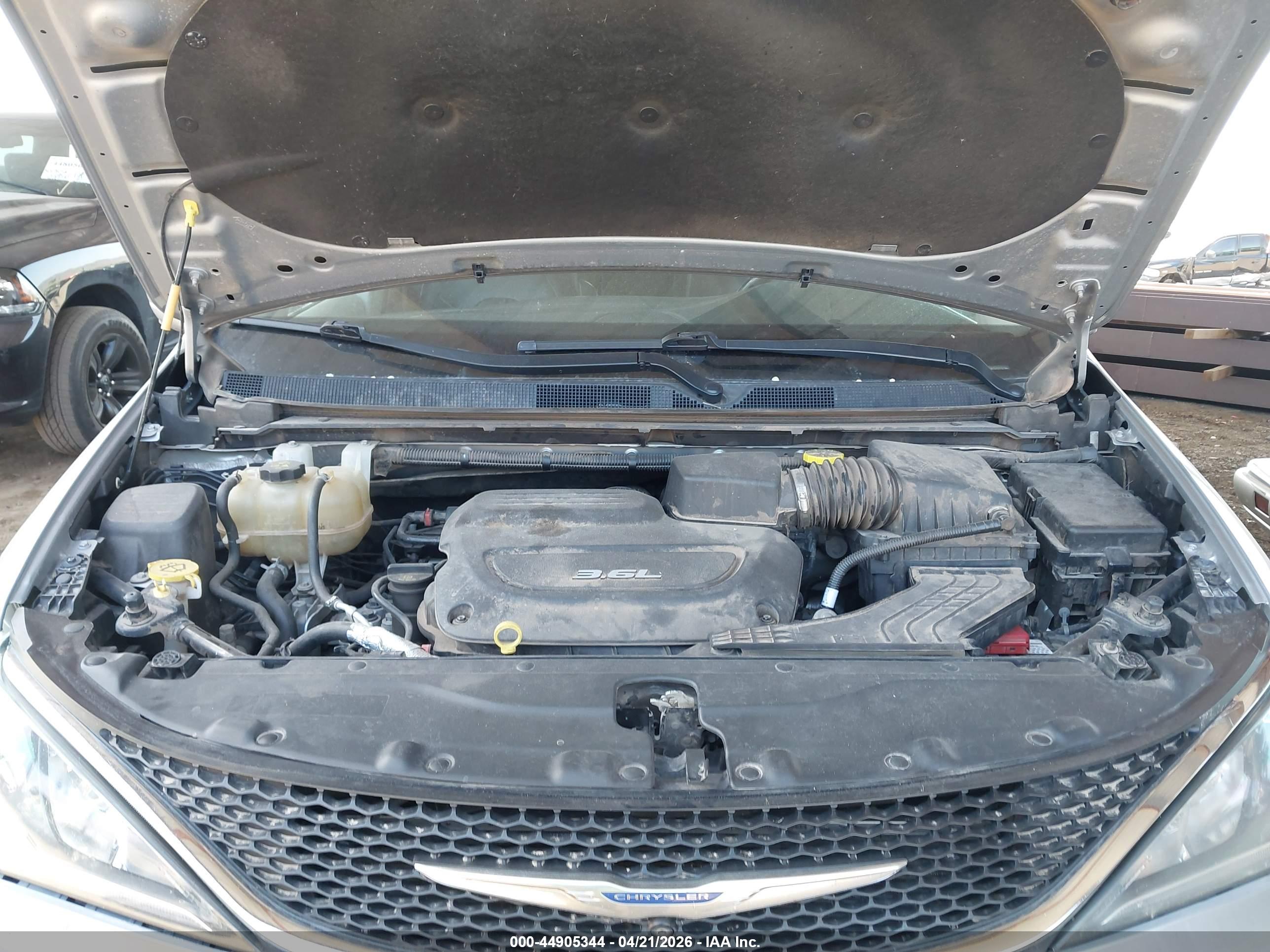 CHRYSLER PACIFICA image 10
