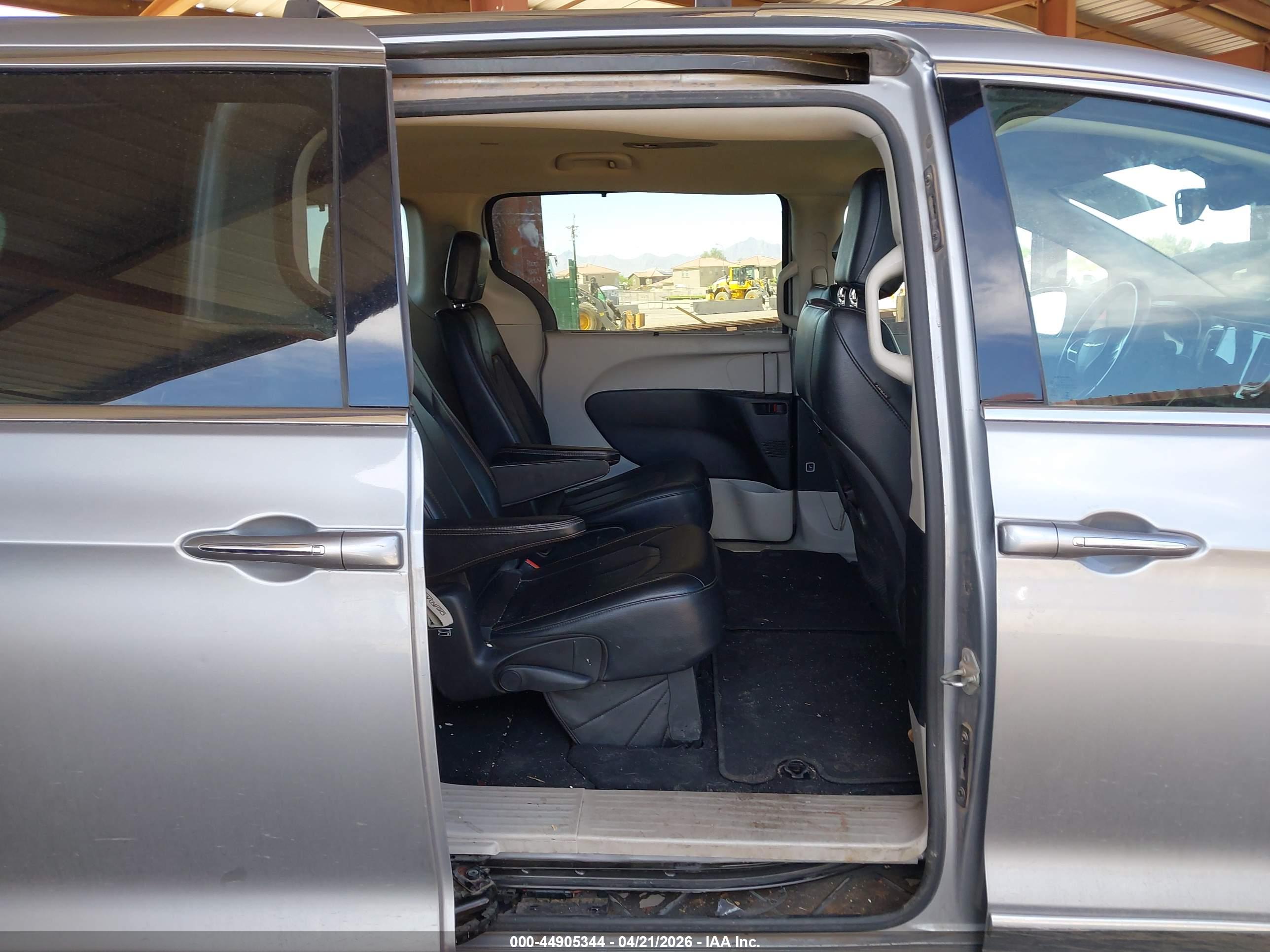 CHRYSLER PACIFICA image 8
