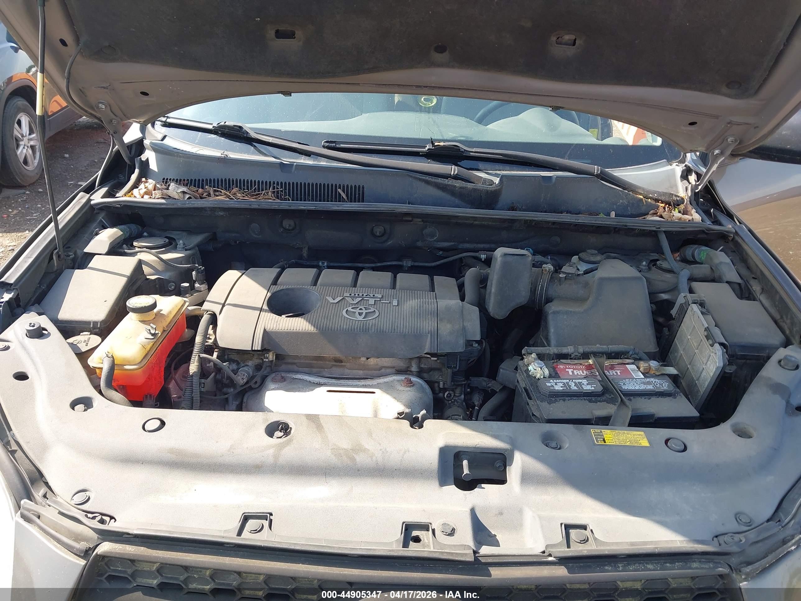 TOYOTA RAV4 image 10