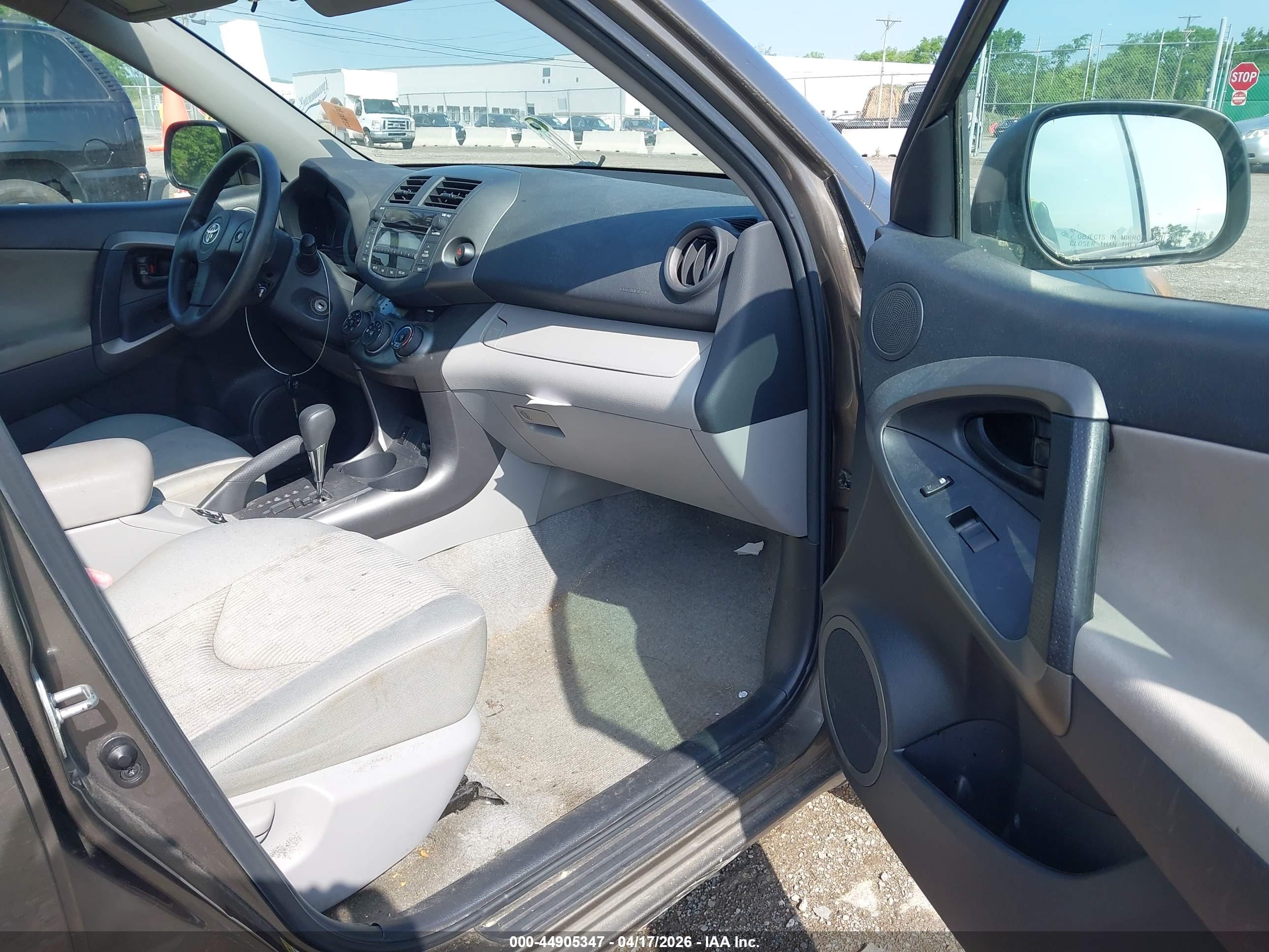 TOYOTA RAV4 image 5