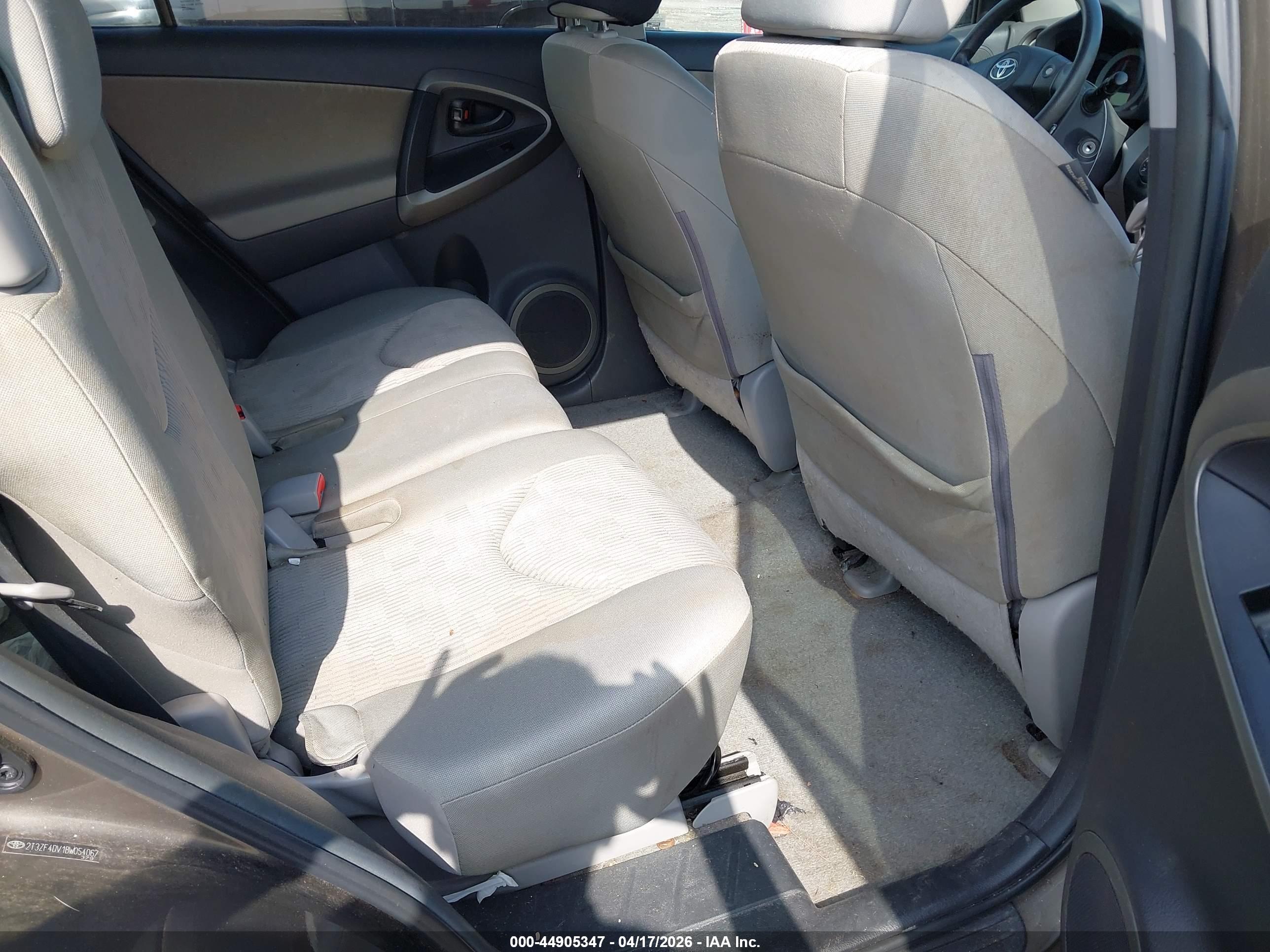 TOYOTA RAV4 image 8