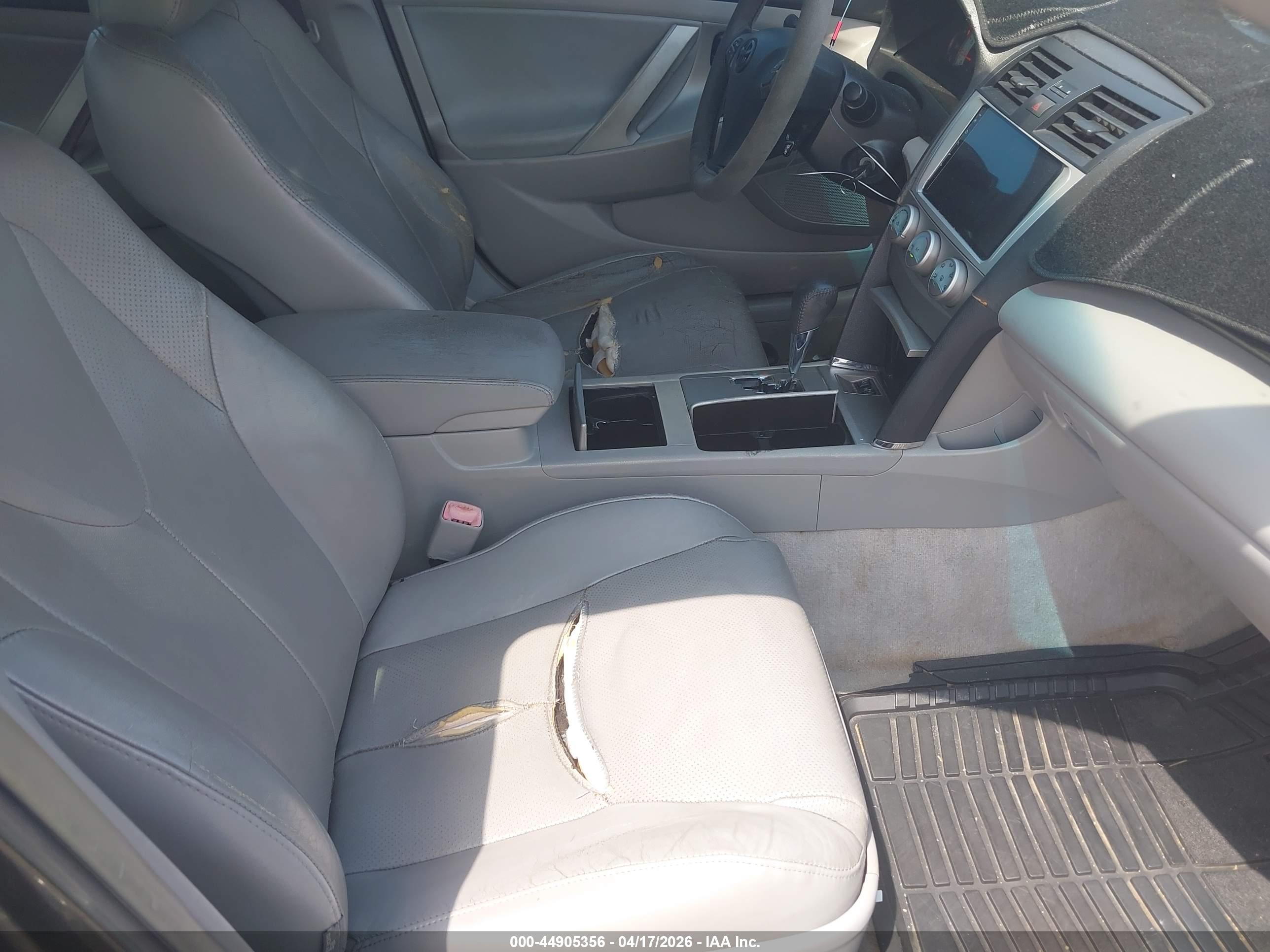 TOYOTA CAMRY image 5