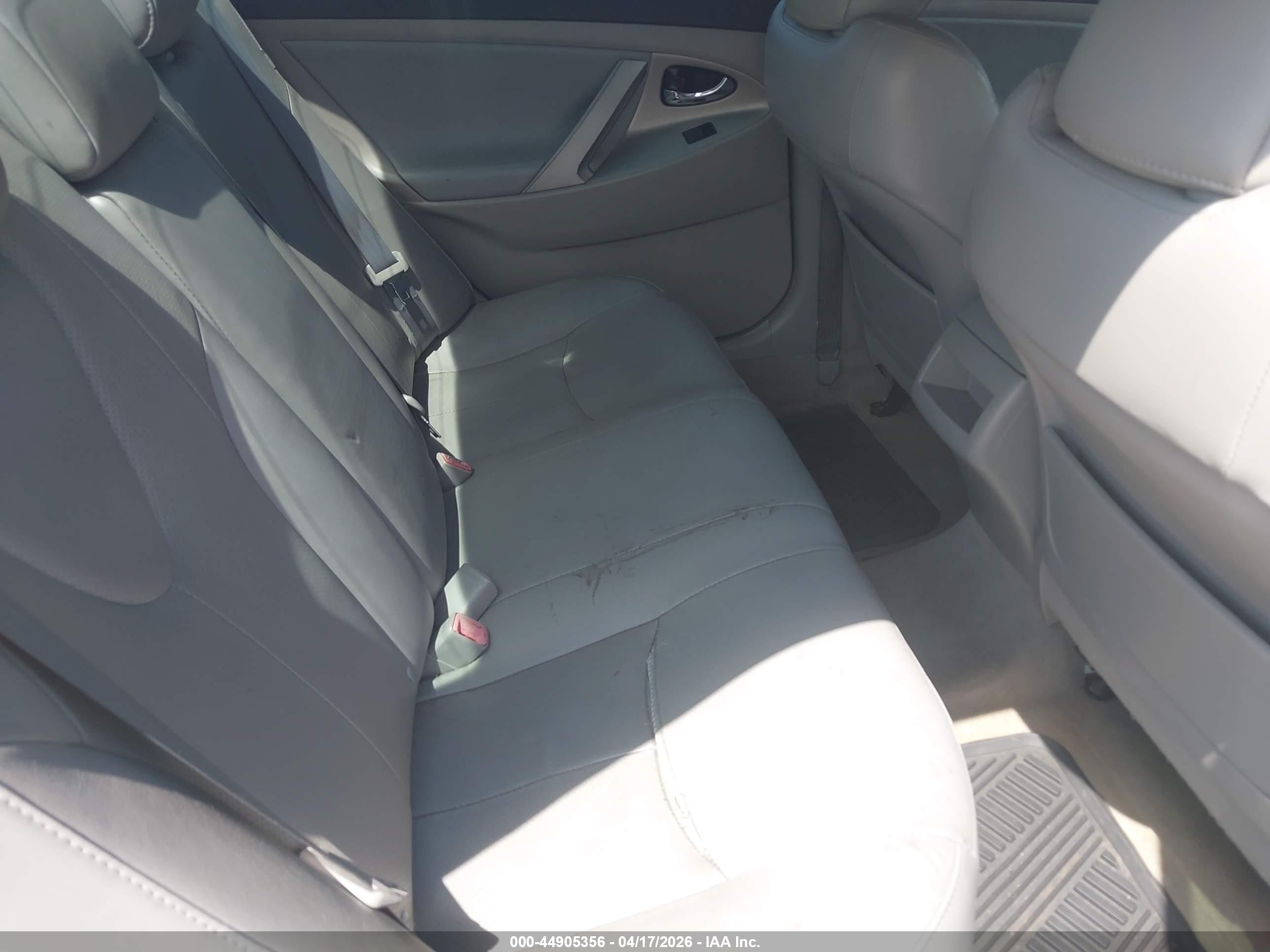 TOYOTA CAMRY image 8