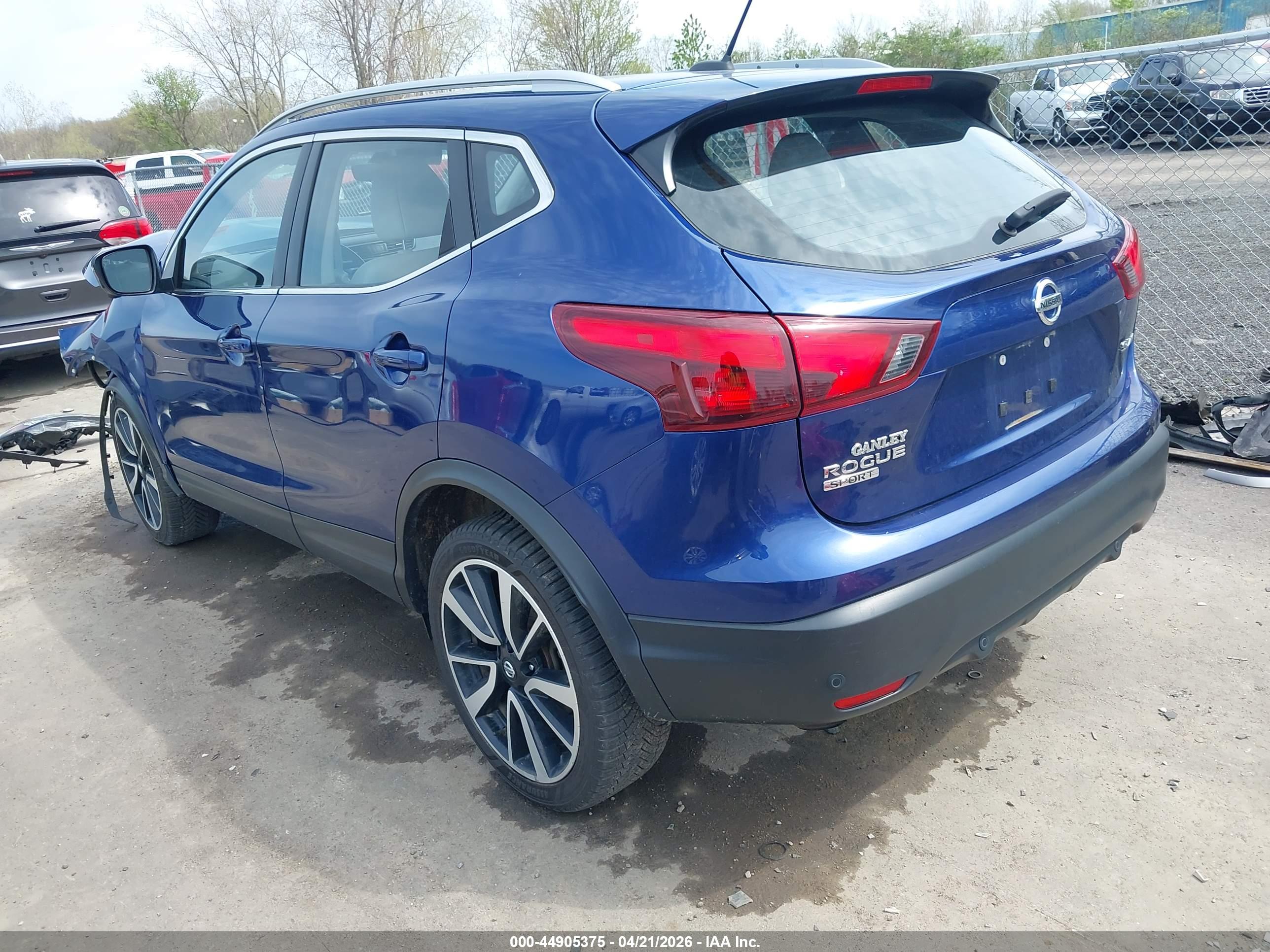 NISSAN ROGUE image 3