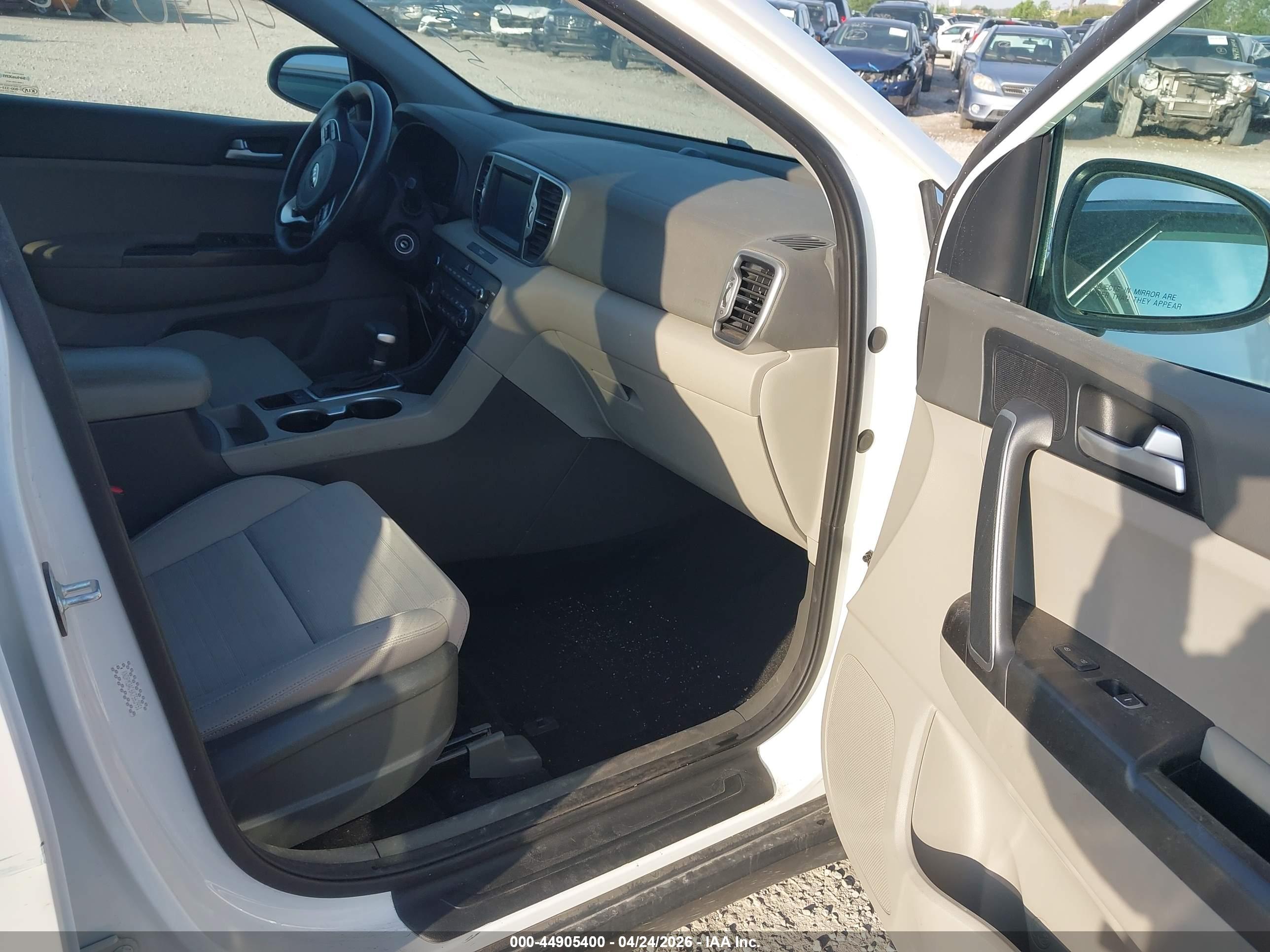 KIA SPORTAGE image 5