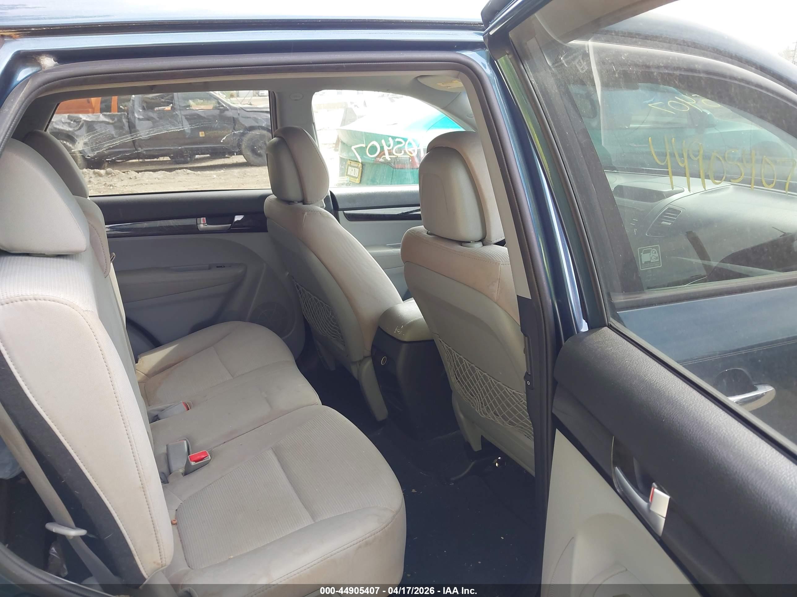 KIA SORENTO image 8