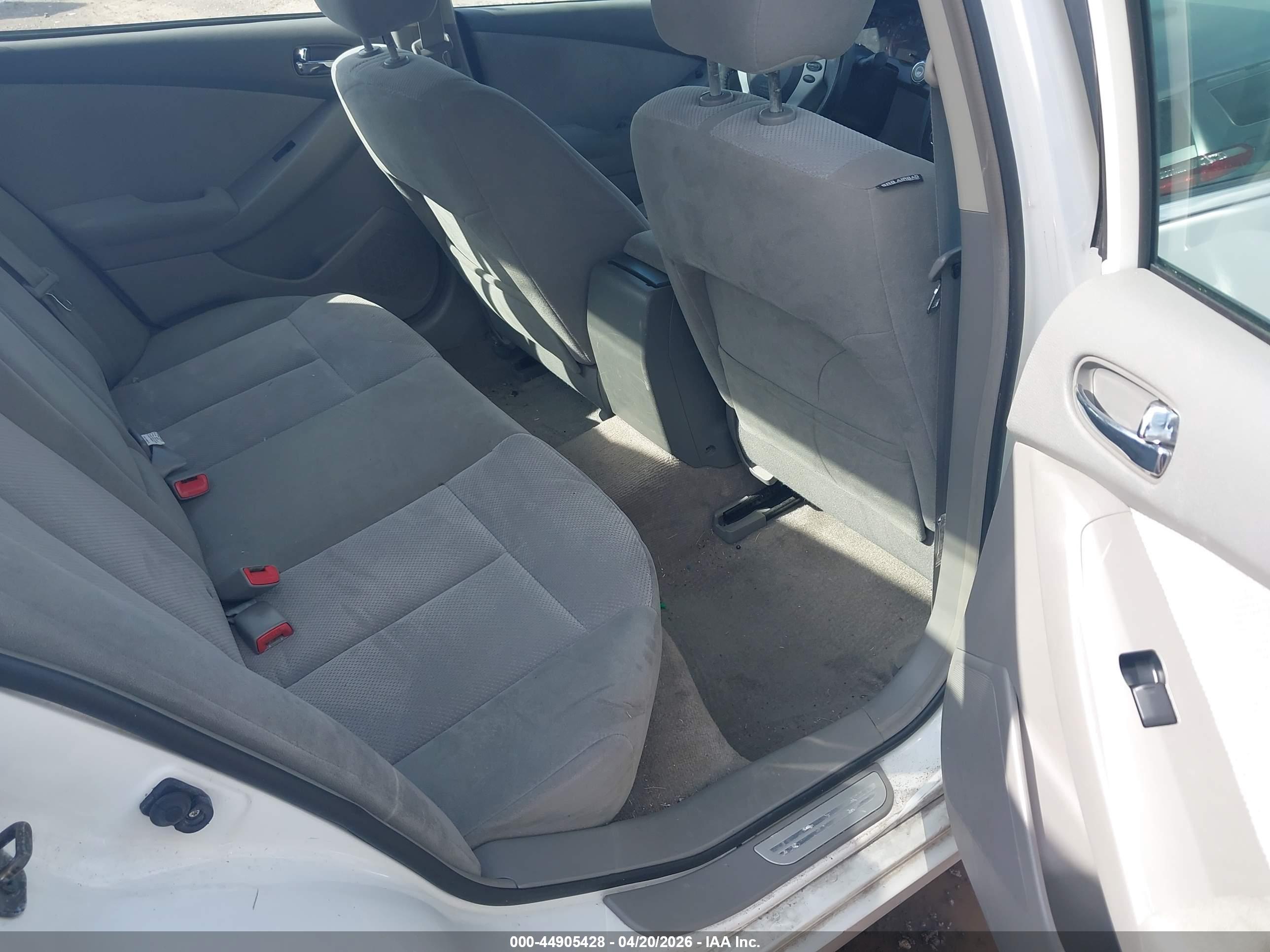 NISSAN ALTIMA image 8