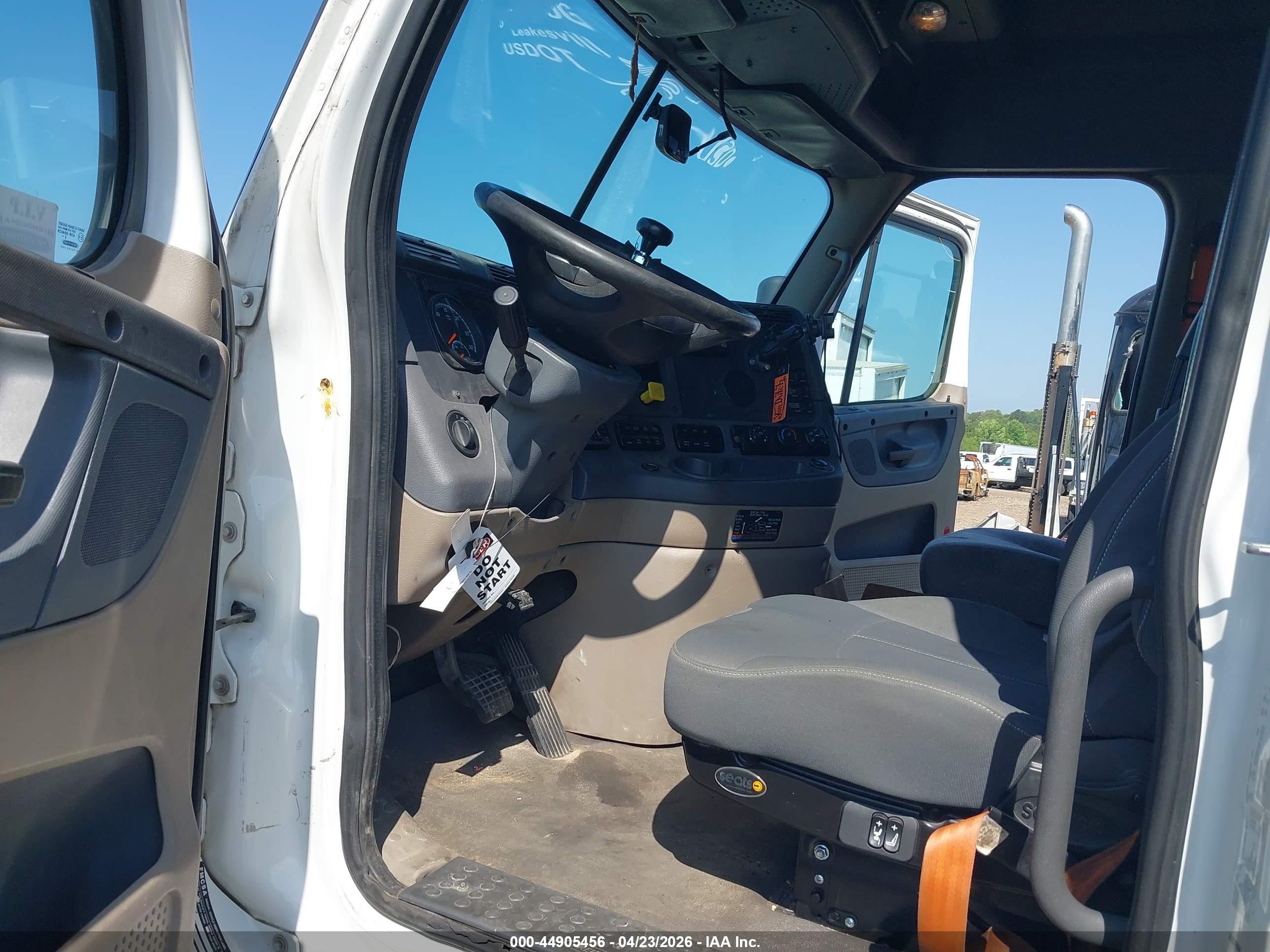 FREIGHTLINER CASCADIA image 7