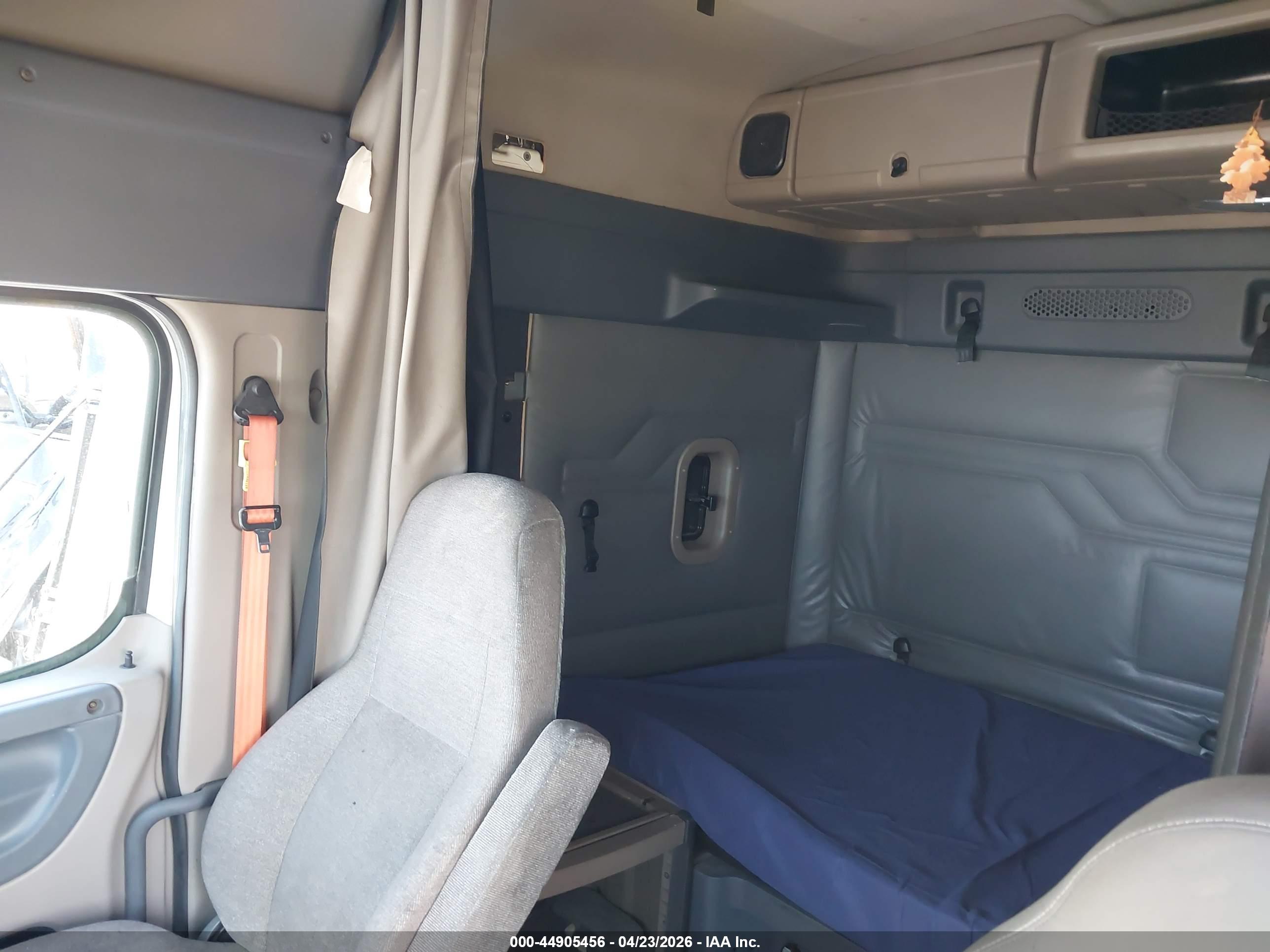 FREIGHTLINER CASCADIA image 8