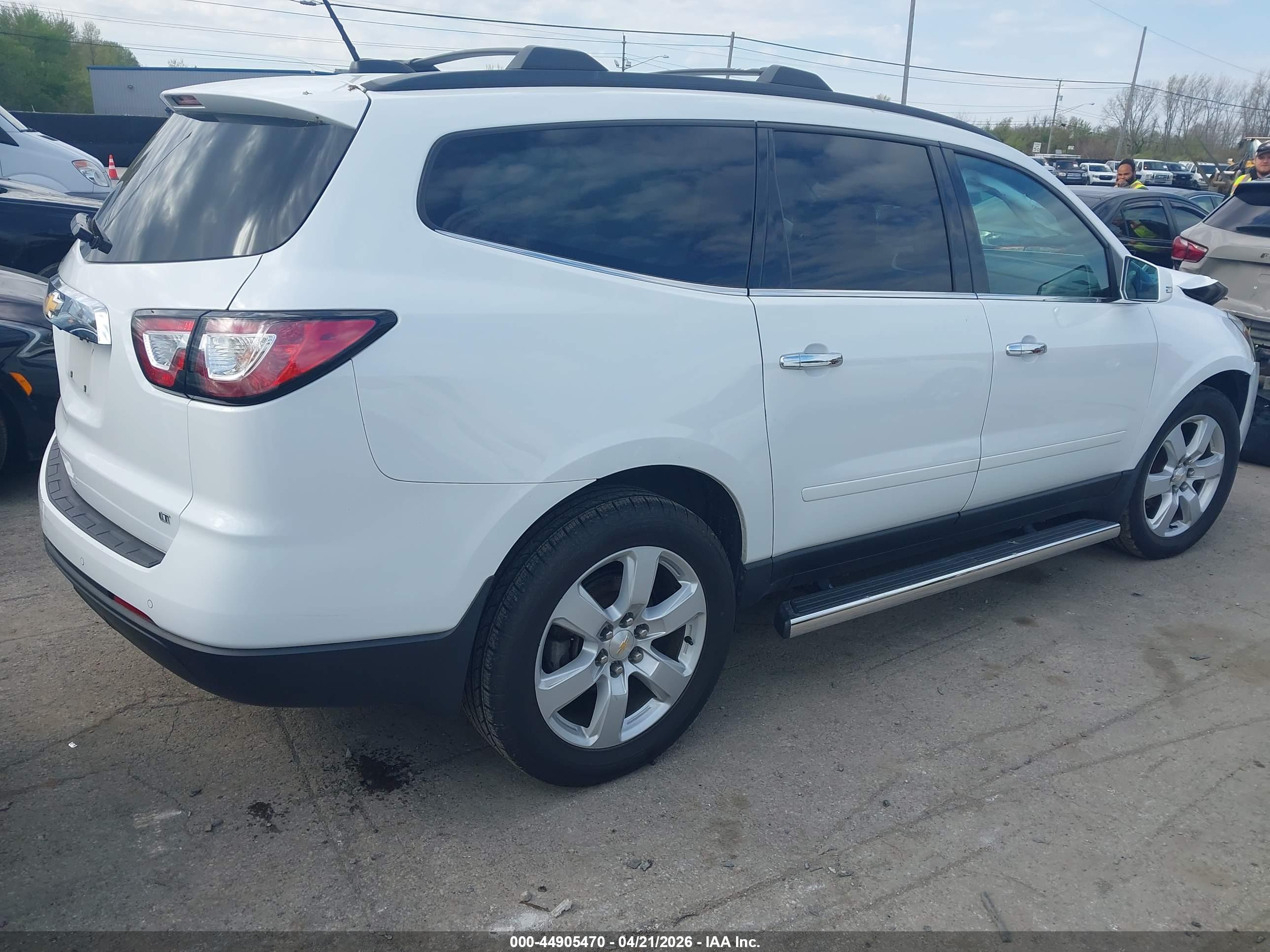 CHEVROLET TRAVERSE image 4