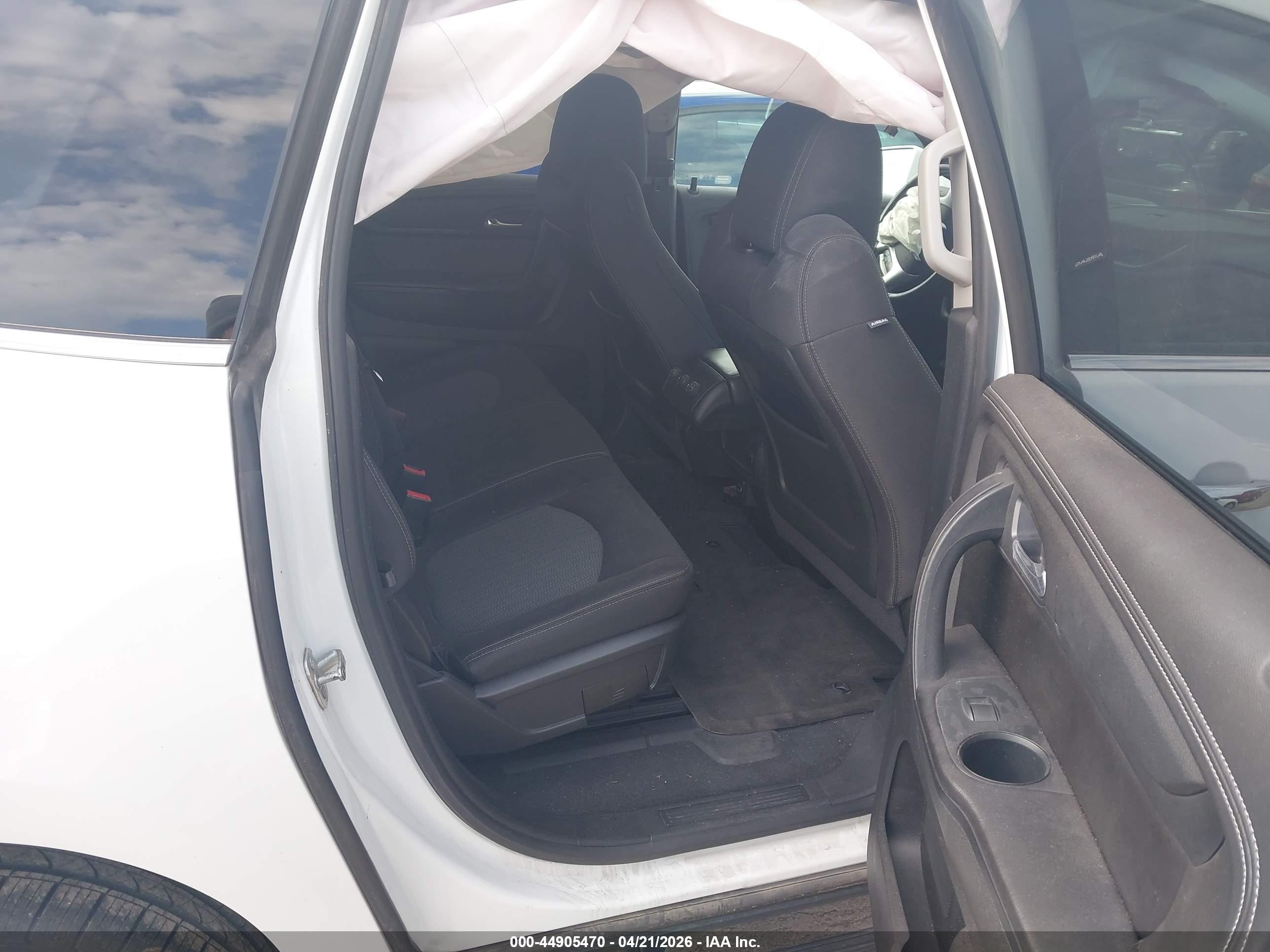 CHEVROLET TRAVERSE image 8