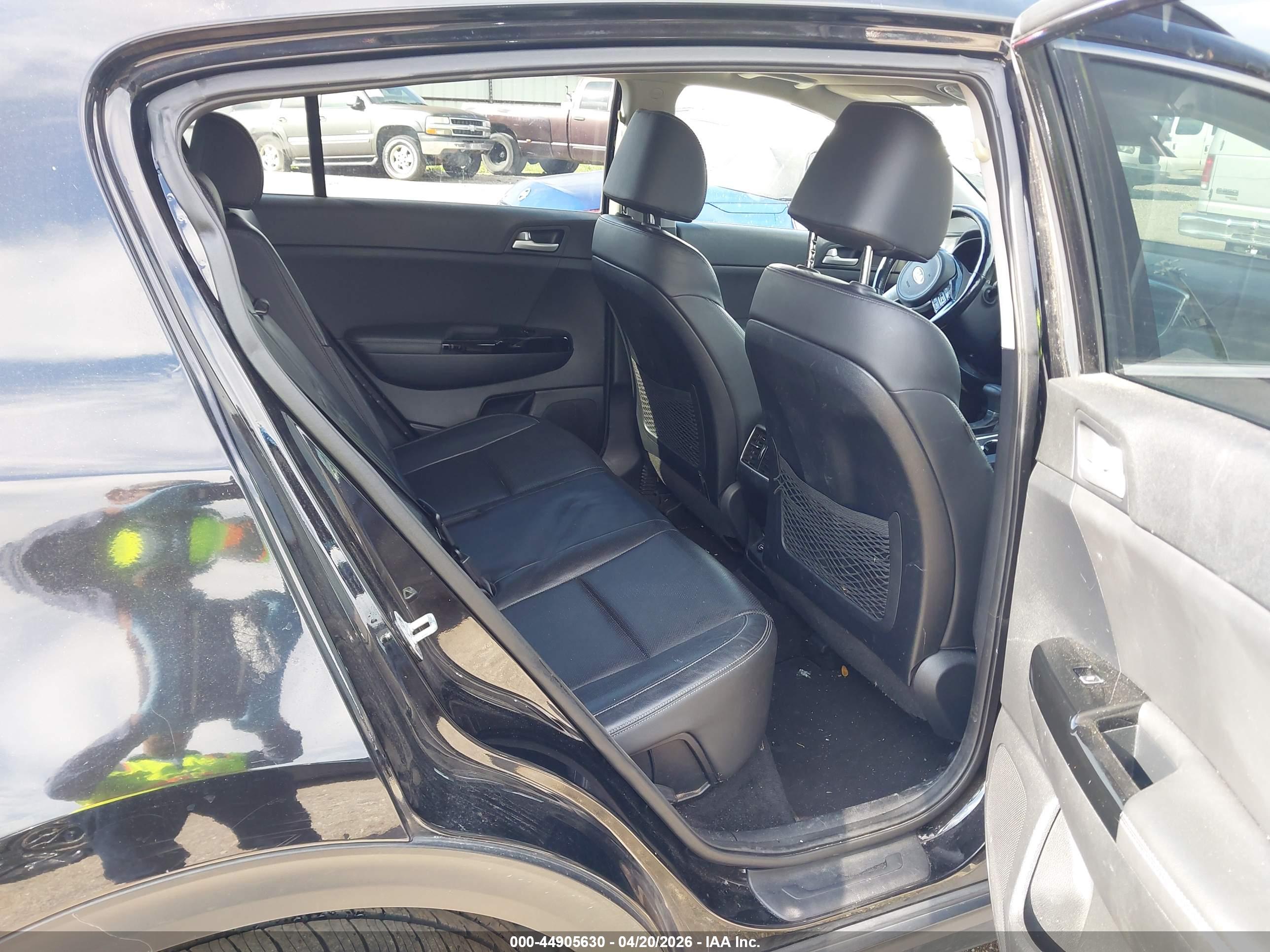 KIA SPORTAGE image 8