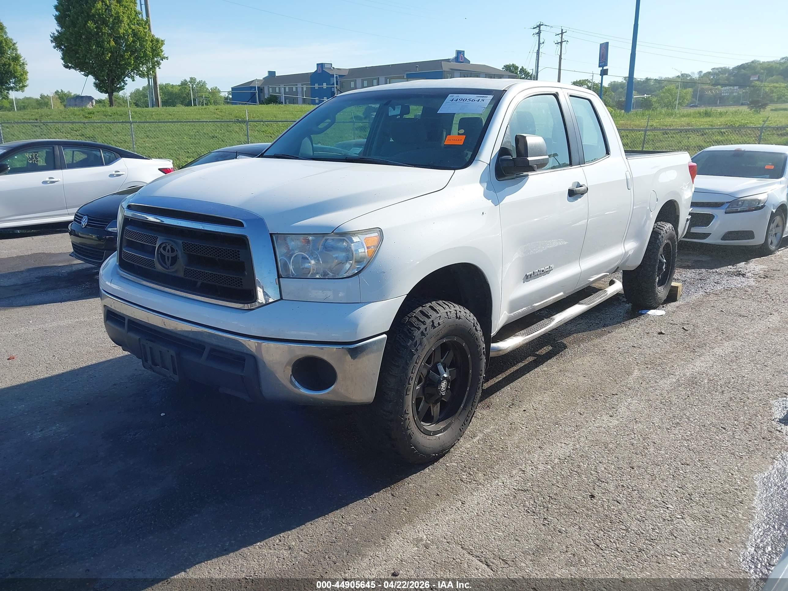 TOYOTA TUNDRA image 2