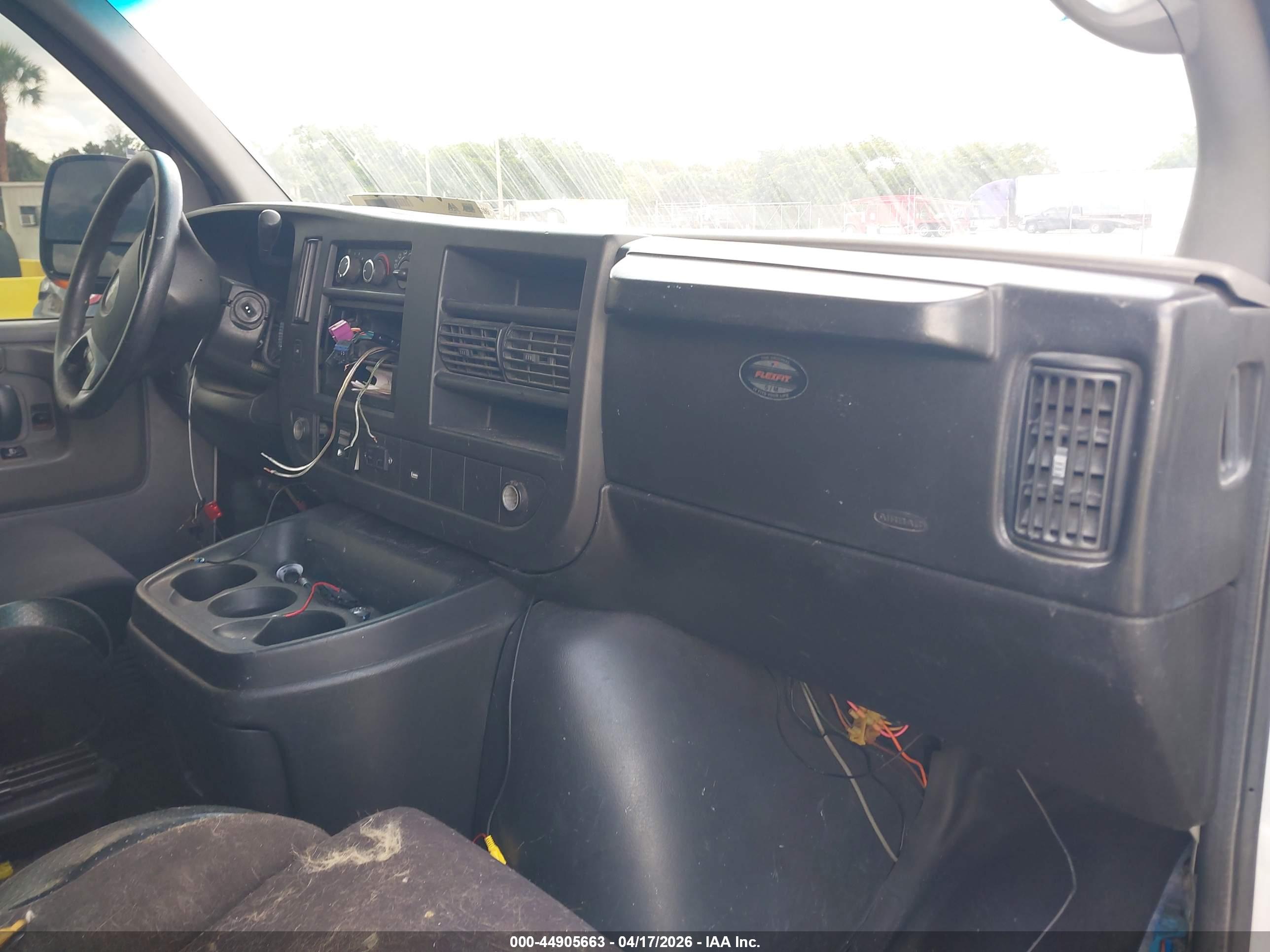CHEVROLET EXPRESS image 5