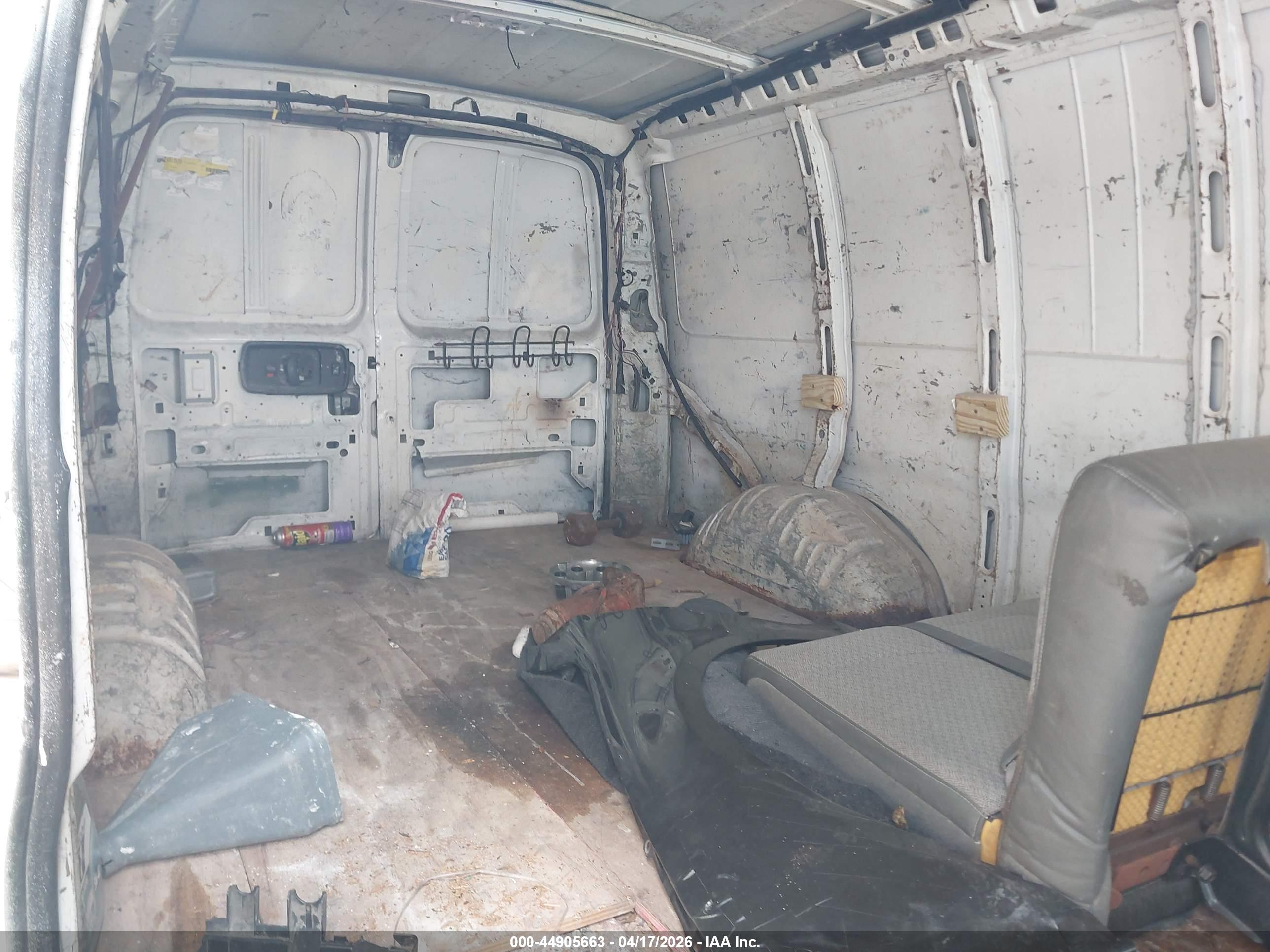 CHEVROLET EXPRESS image 8