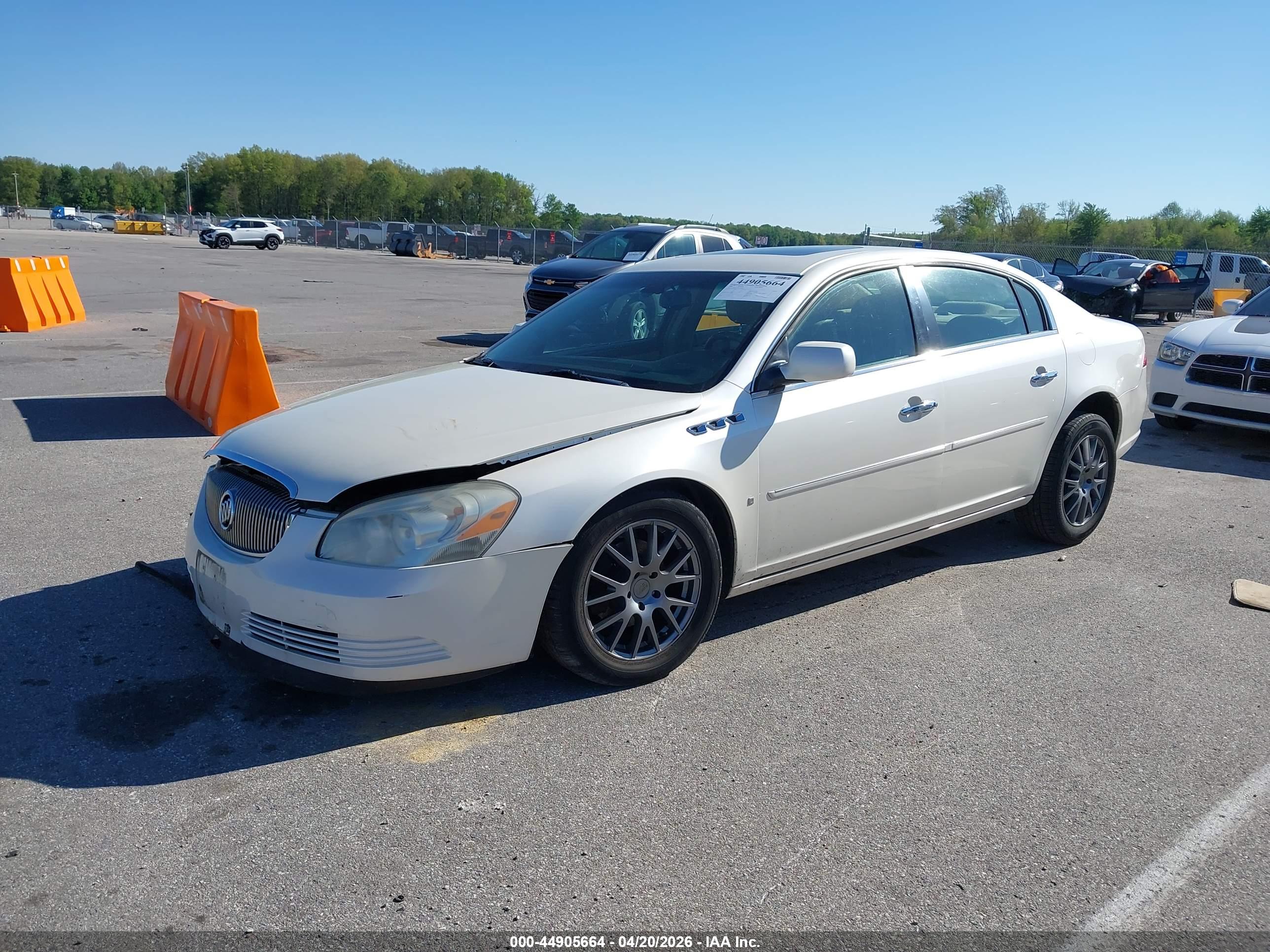 BUICK LUCERNE image 2