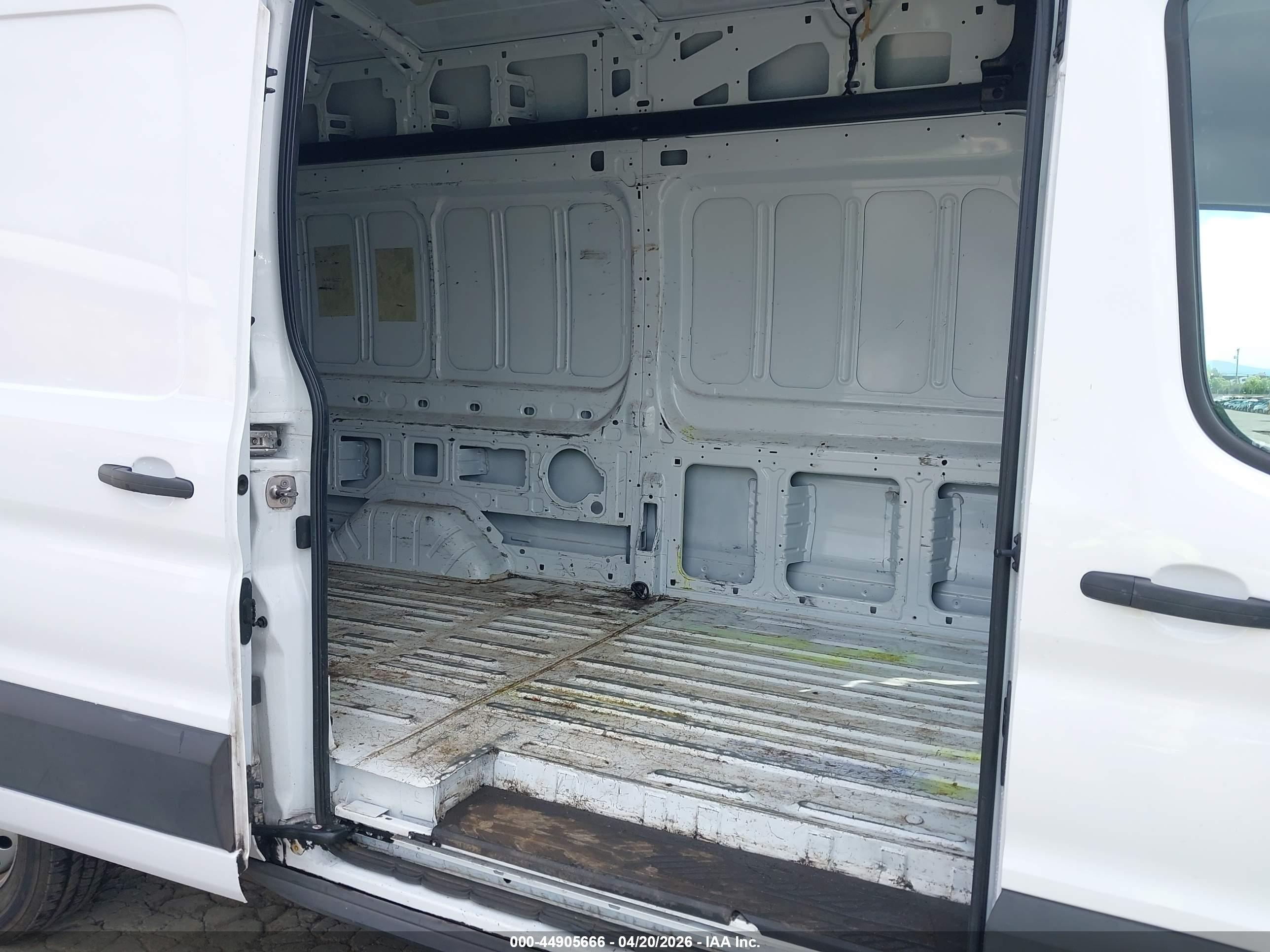 FORD TRANSIT-250 image 8