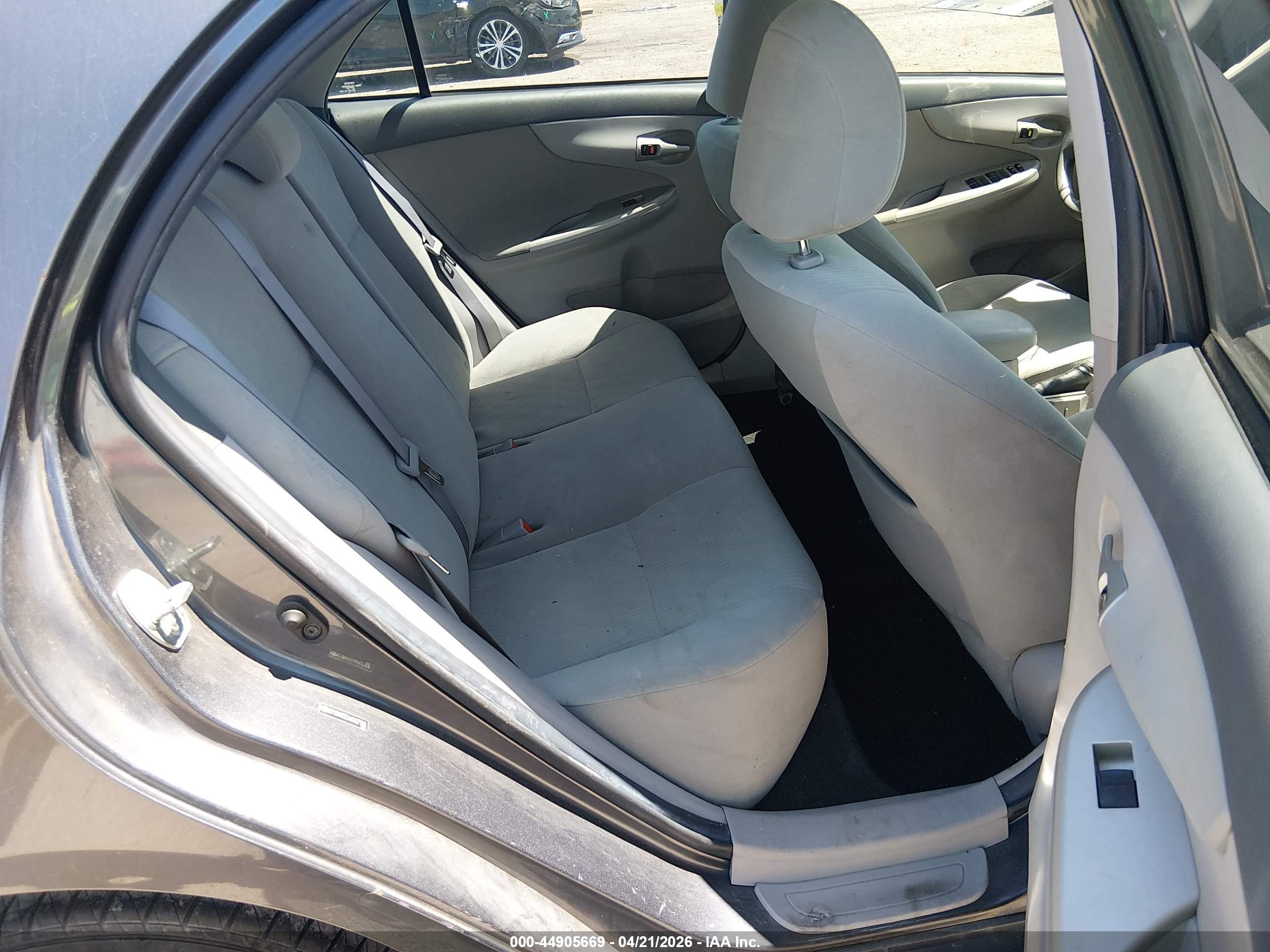 TOYOTA COROLLA image 8