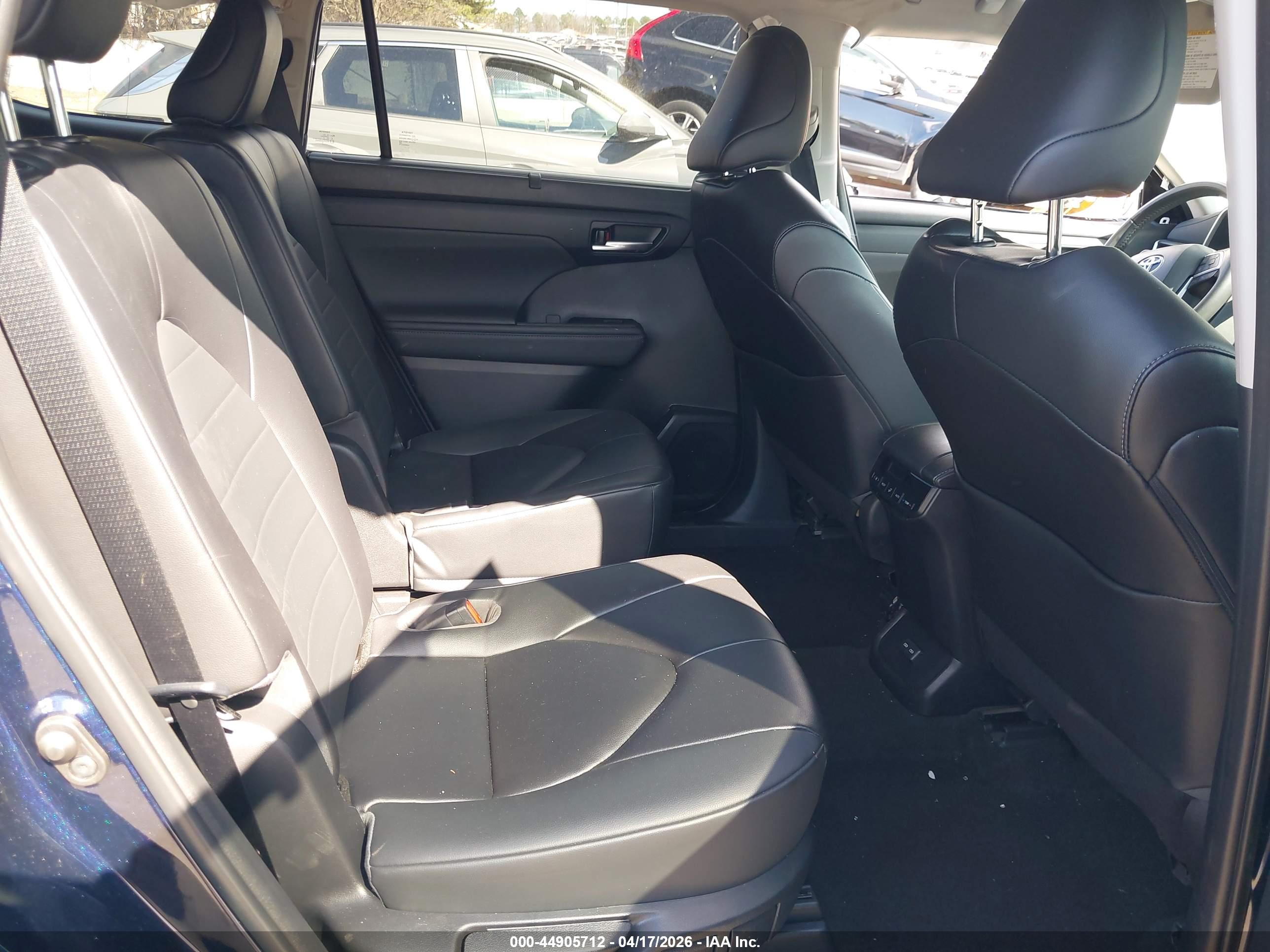 TOYOTA HIGHLANDER image 8