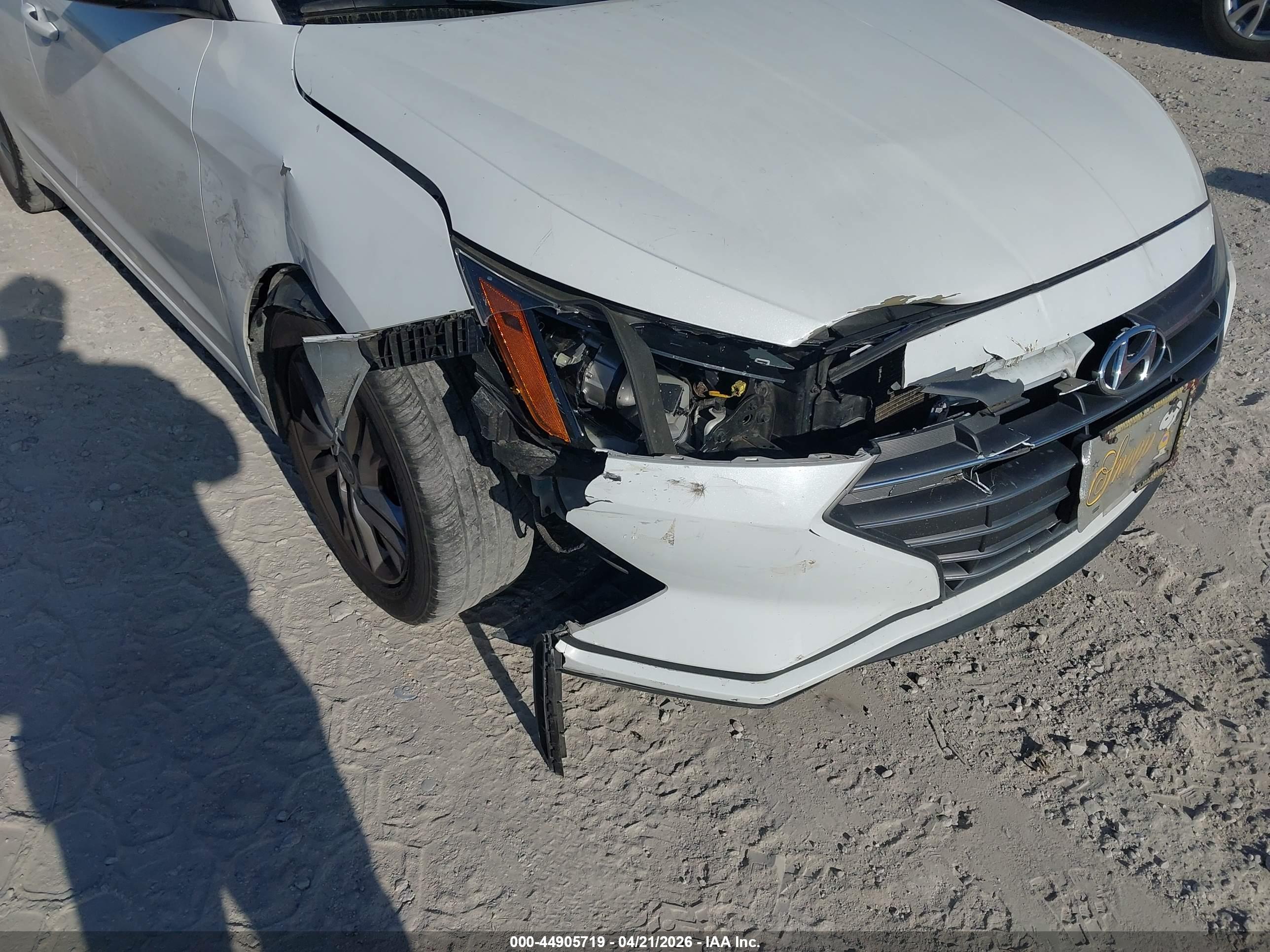 HYUNDAI ELANTRA image 6