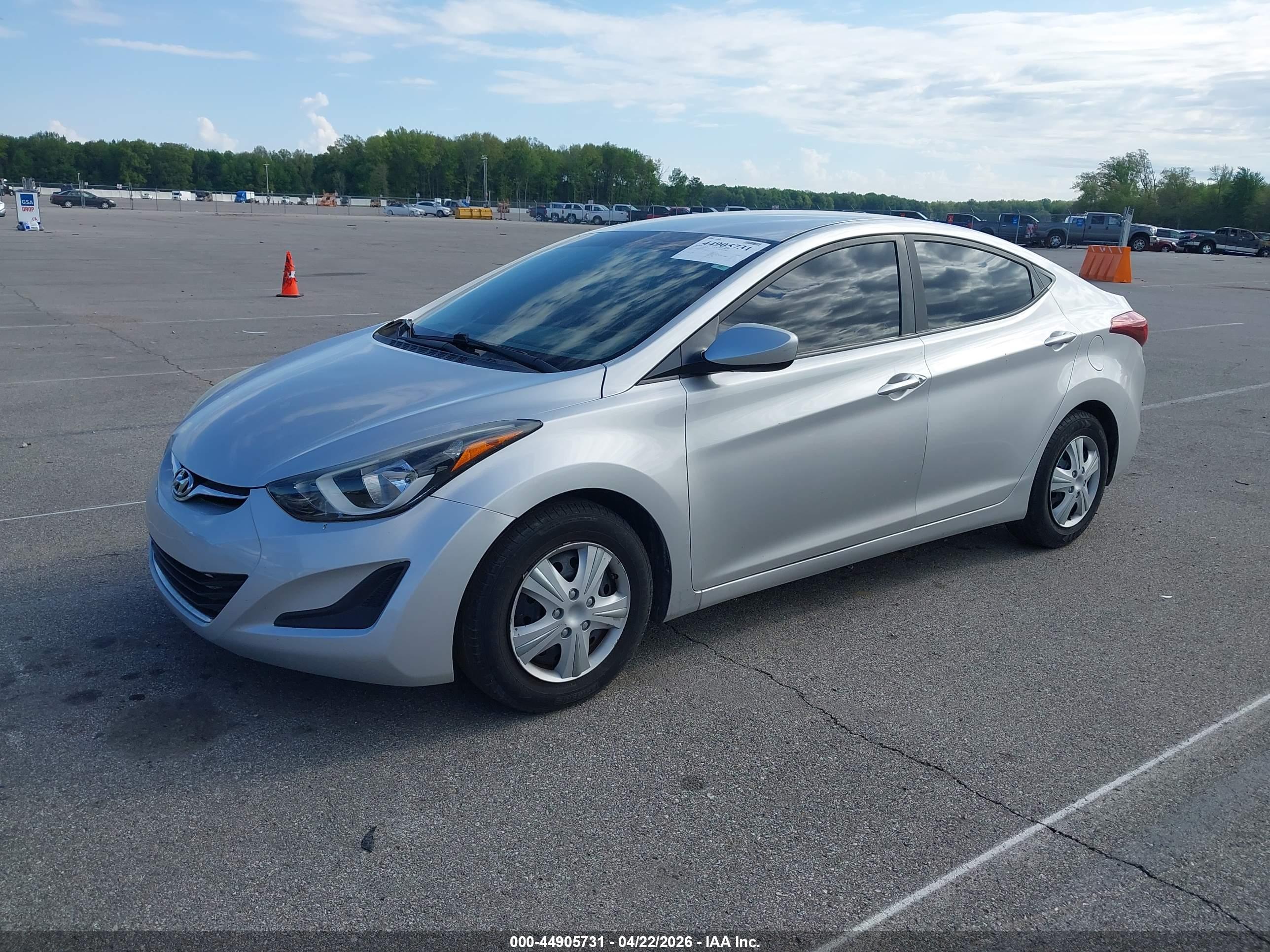 HYUNDAI ELANTRA image 2
