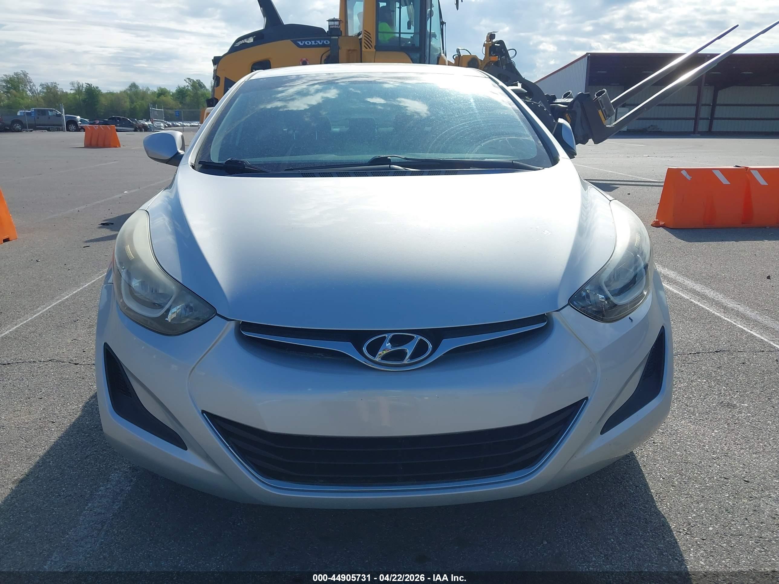 HYUNDAI ELANTRA image 6