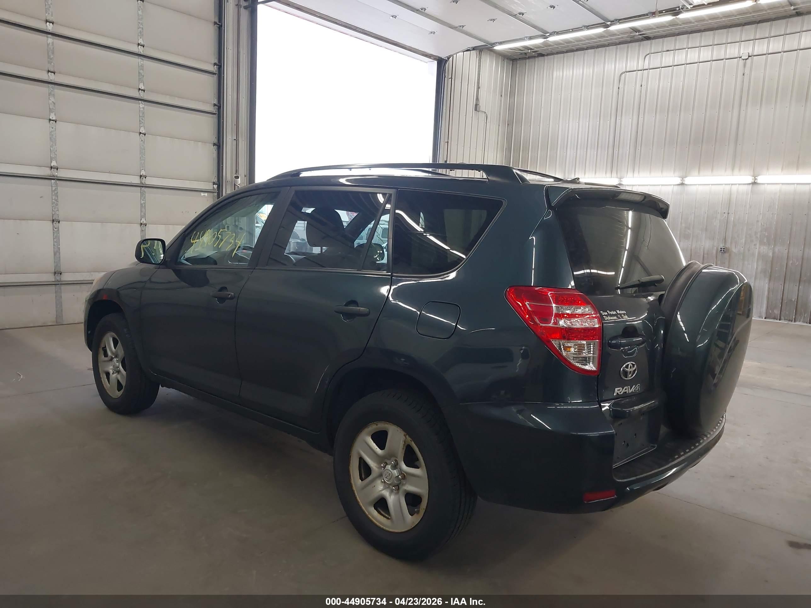 TOYOTA RAV4 image 3