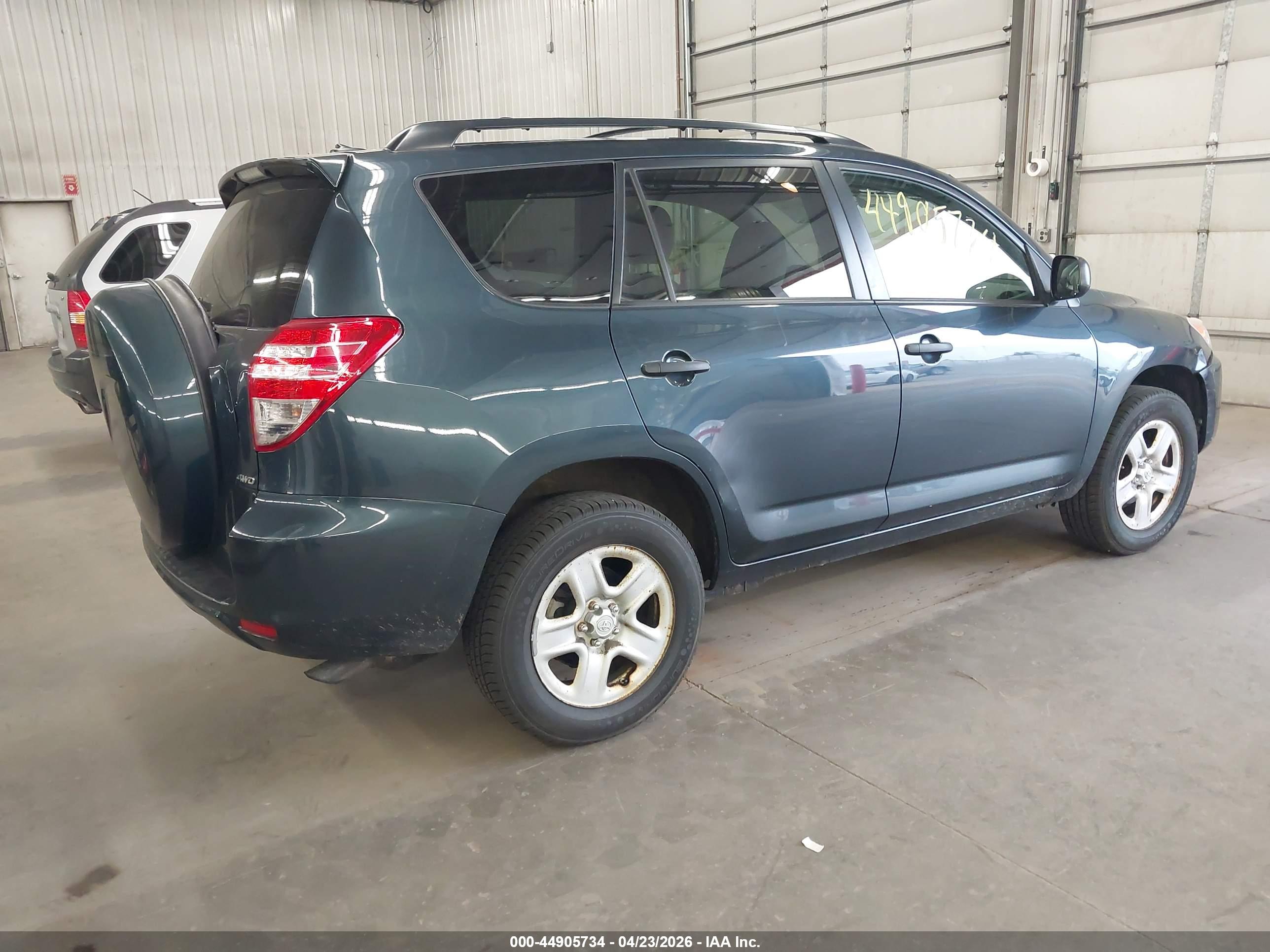 TOYOTA RAV4 image 4