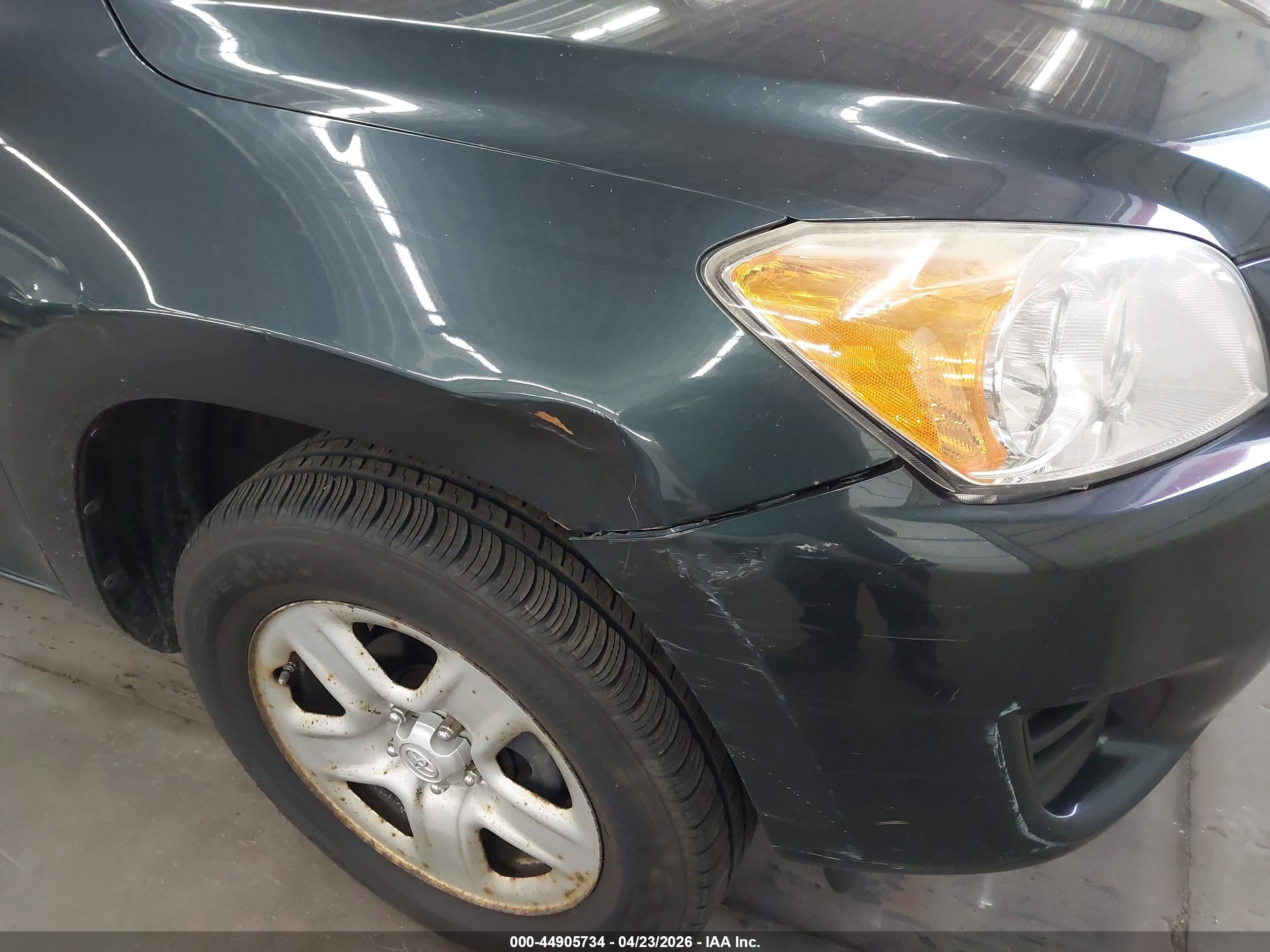 TOYOTA RAV4 image 6