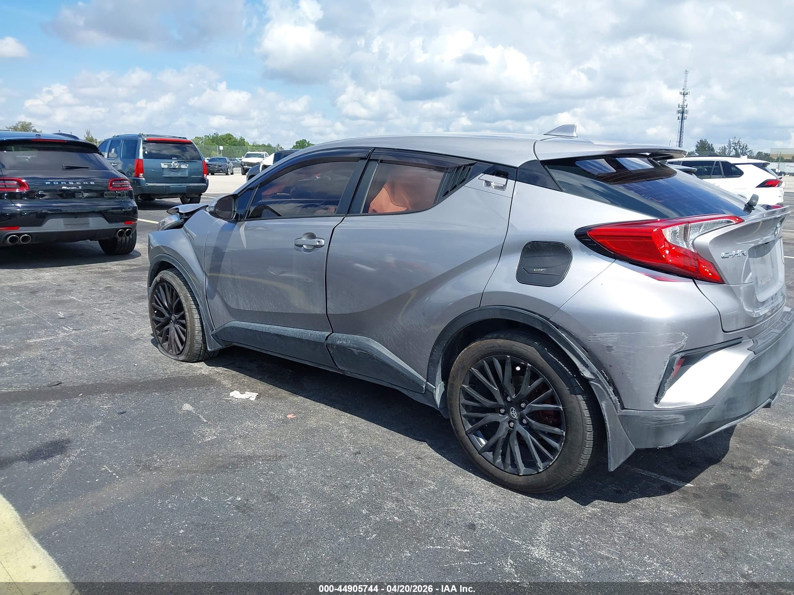 TOYOTA C-HR image 3